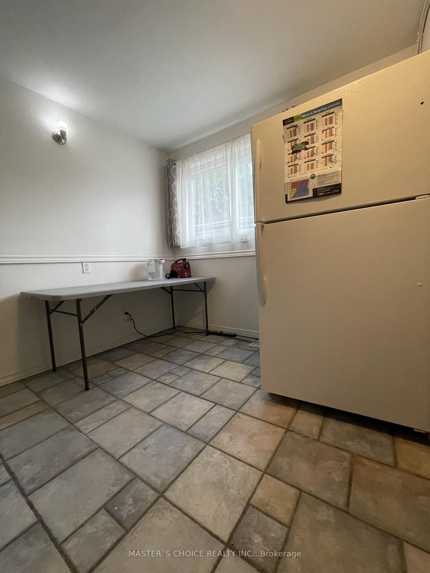 Photo 5 of 39 Richardson Drive S, Aurora, Aurora Highlands — HOMEH