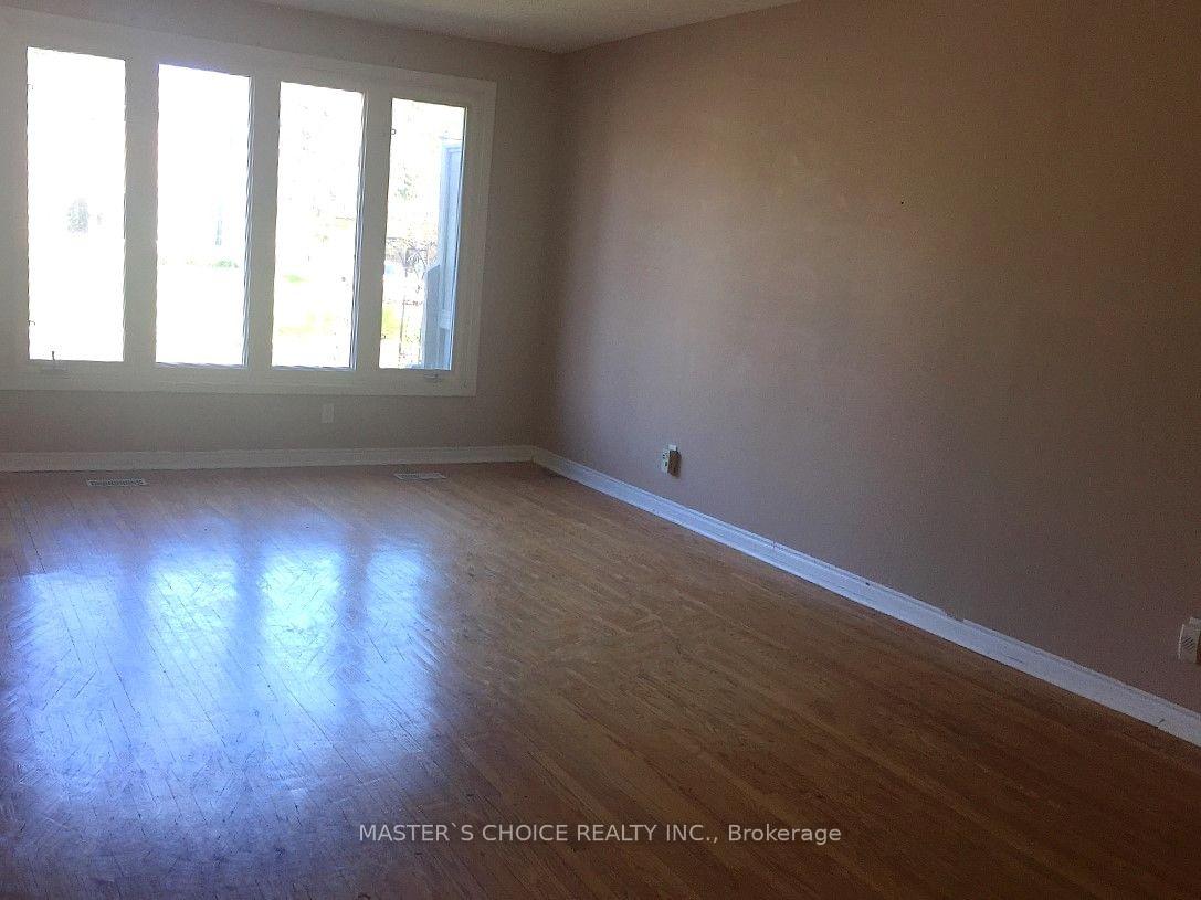 Photo 6 of 39 Richardson Drive S, Aurora, Aurora Highlands — HOMEH