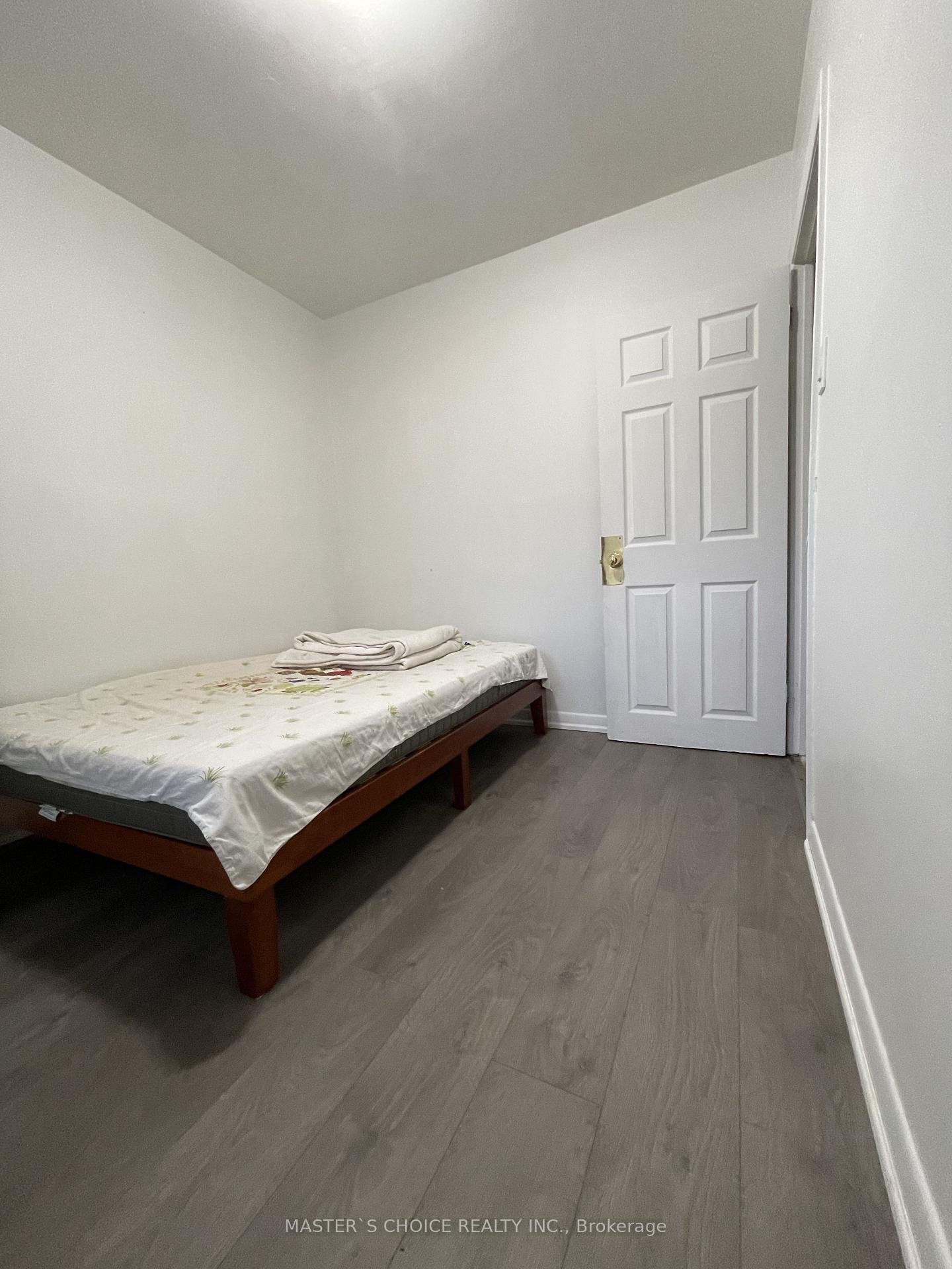 Photo 8 of 39 Richardson Drive S, Aurora, Aurora Highlands — HOMEH