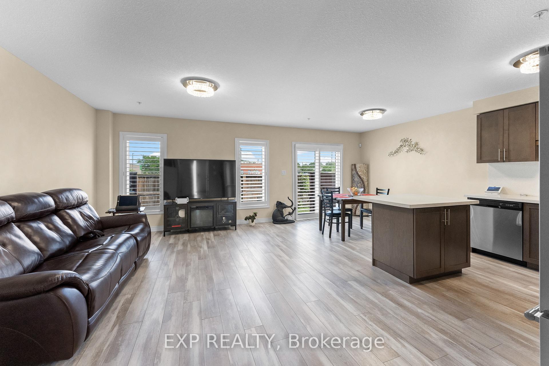 Photo 3 of Unit 3, 60 Canterbury Drive, St. Catharines, Oakdale — HOMEH