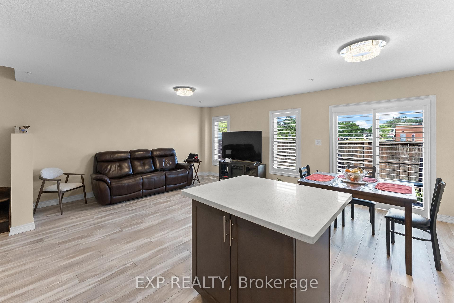 Photo 6 of Unit 3, 60 Canterbury Drive, St. Catharines, Oakdale — HOMEH
