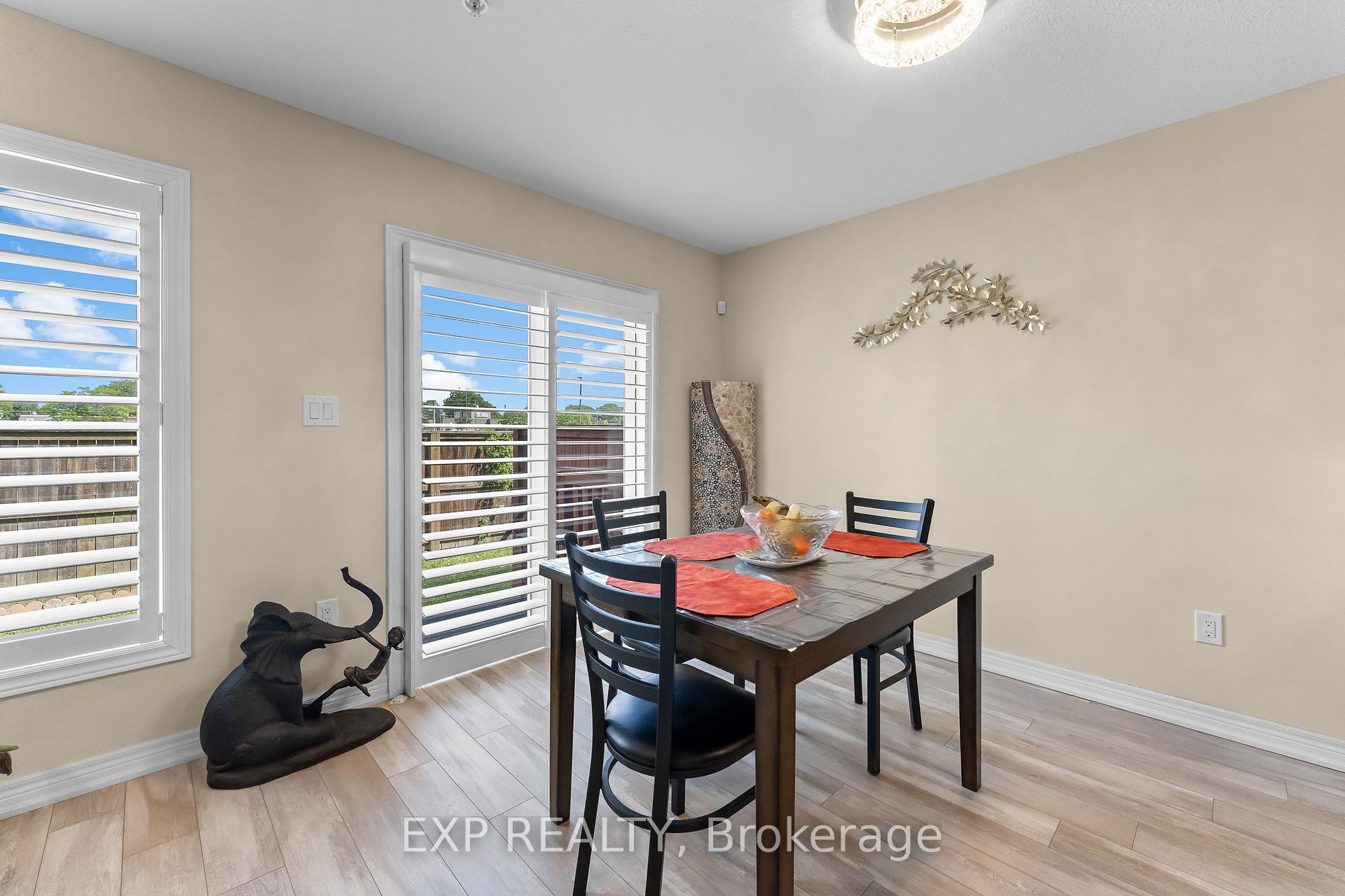 Photo 7 of Unit 3, 60 Canterbury Drive, St. Catharines, Oakdale — HOMEH