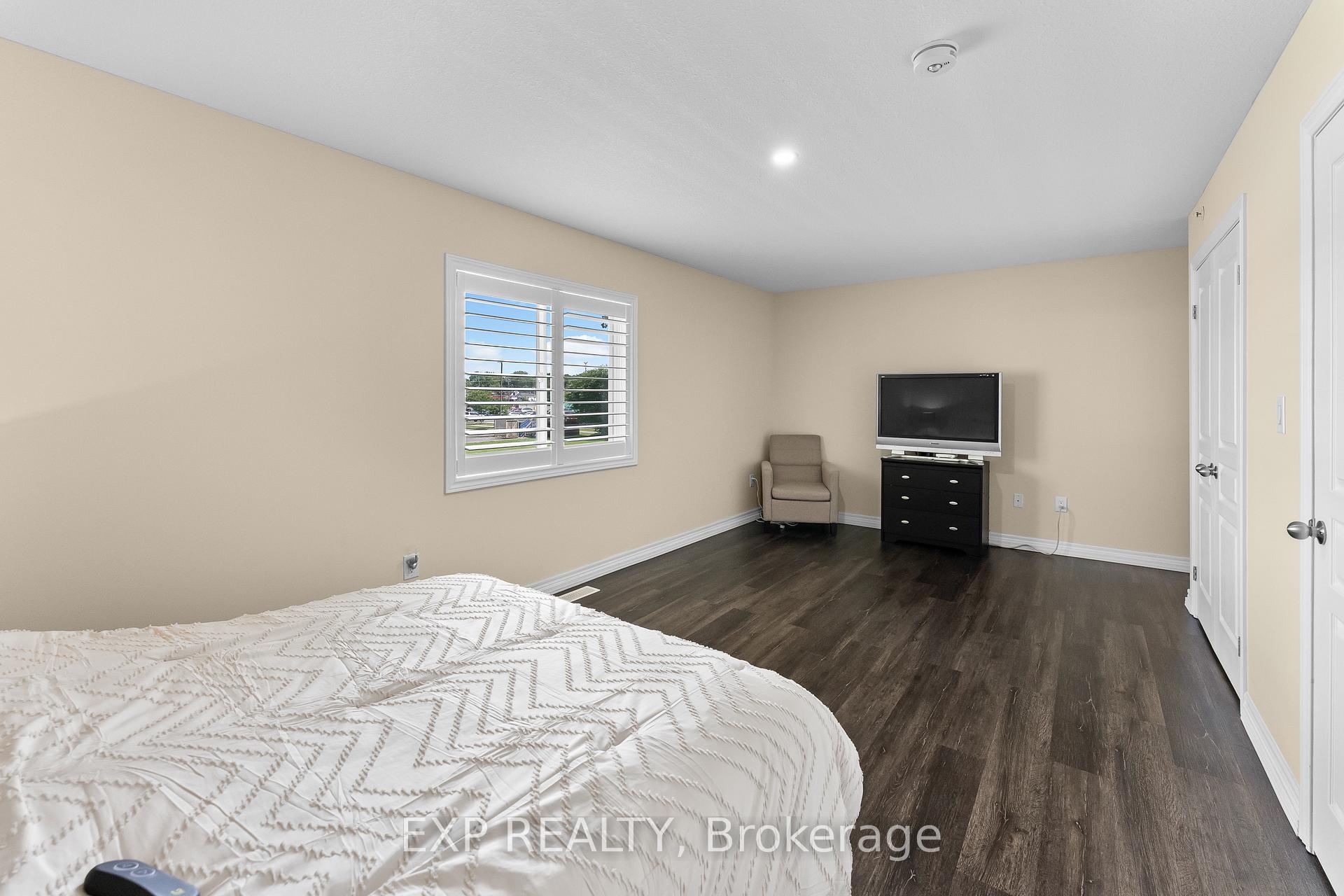 Photo 11 of Unit 3, 60 Canterbury Drive, St. Catharines, Oakdale — HOMEH