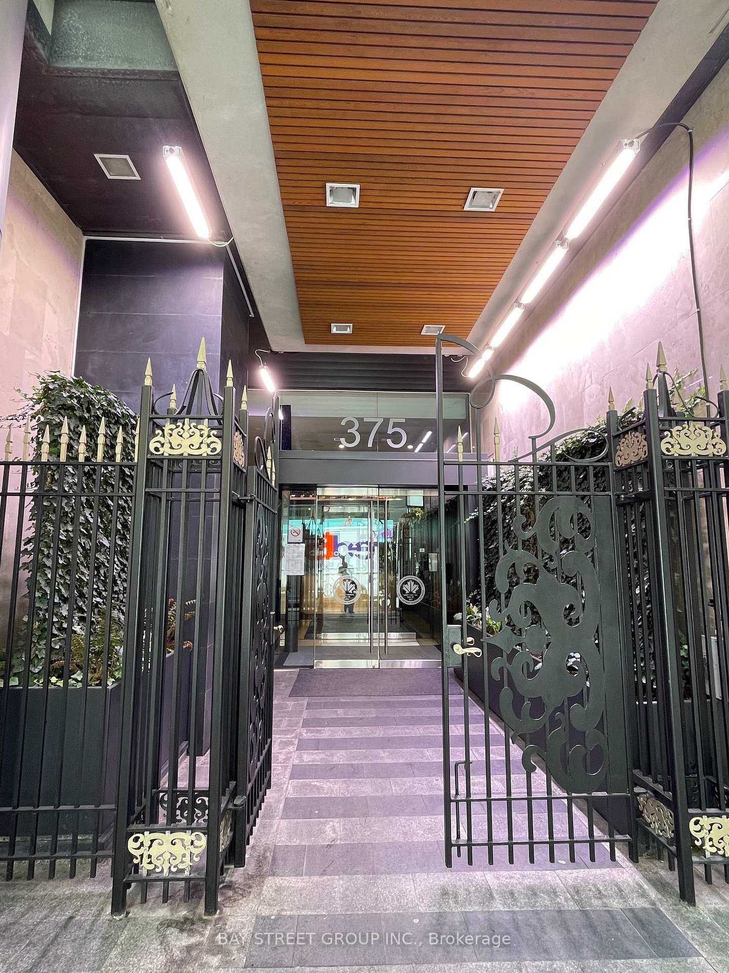 Front of Unit 2708, 375 King Street W