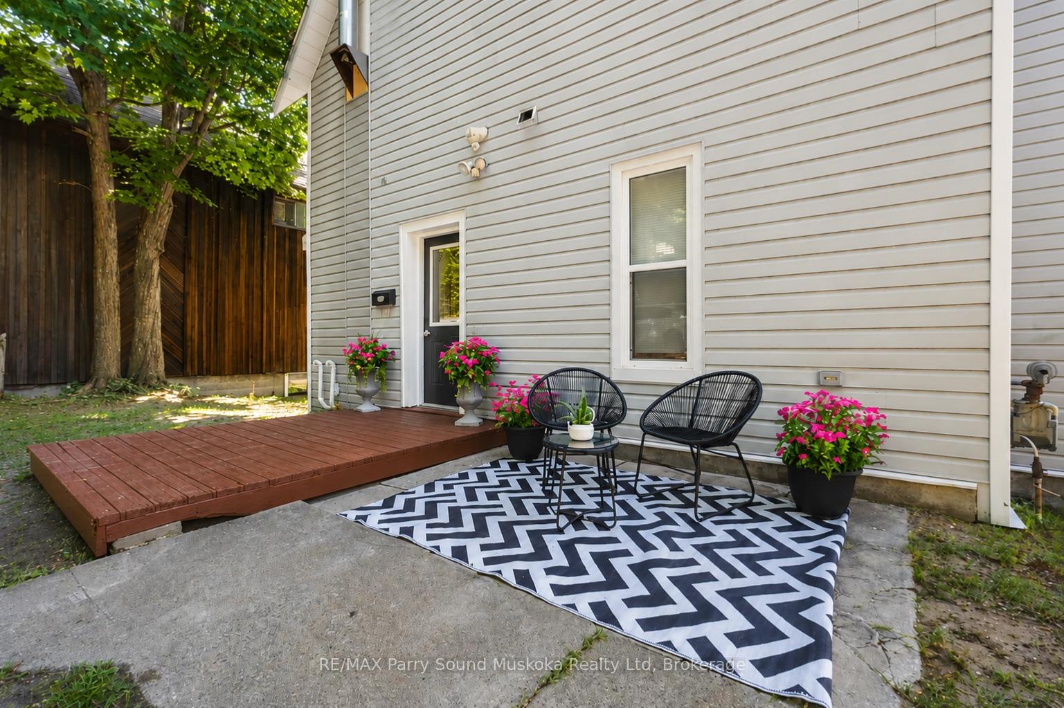 Photo 4 of 18 William Street, Parry Sound — HOMEH