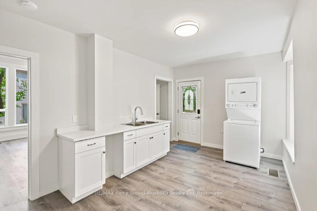Photo 10 of 18 William Street, Parry Sound — HOMEH