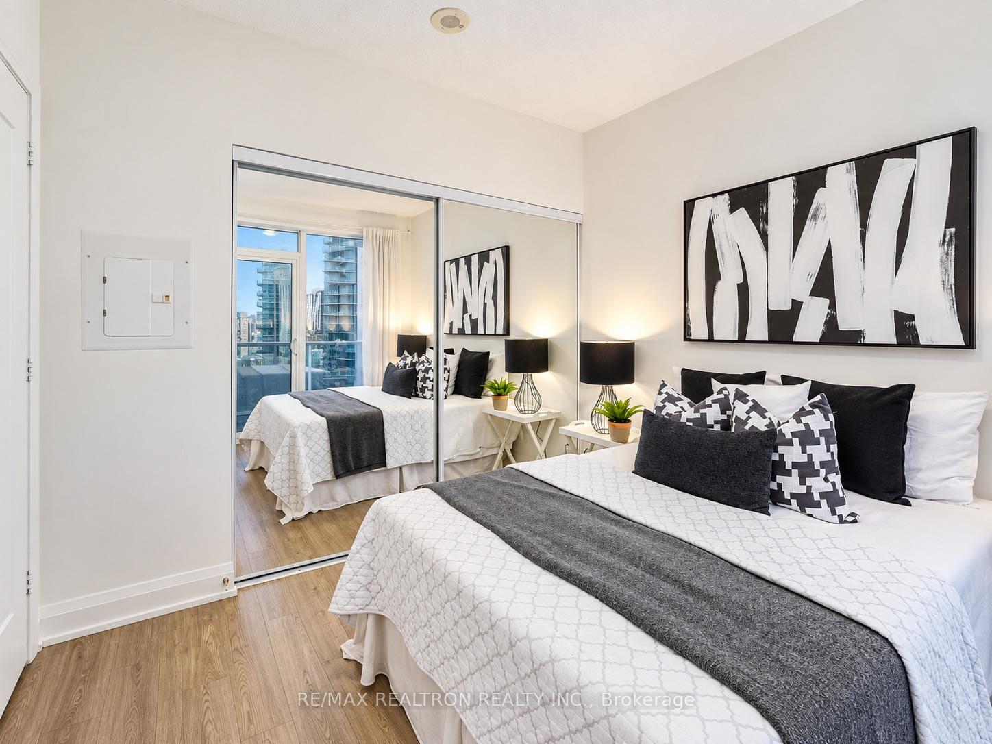 Photo 8 of Unit 1601, 56 Annie Craig Drive, Etobicoke, Mimico — HOMEH