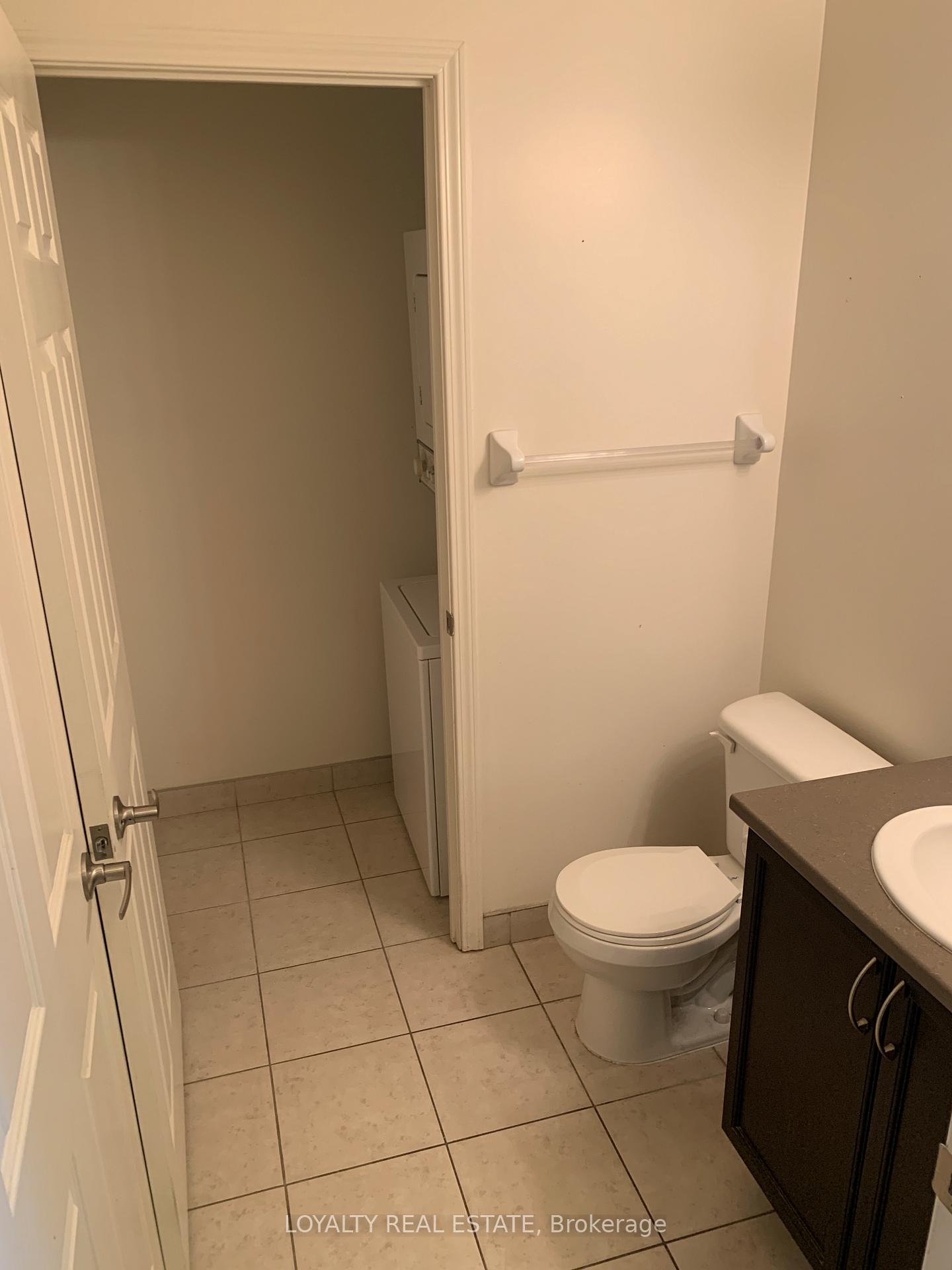 Photo 3 of Unit 309, 19 Grand Trunk Crescent, Toronto, Waterfront Communities — HOMEH