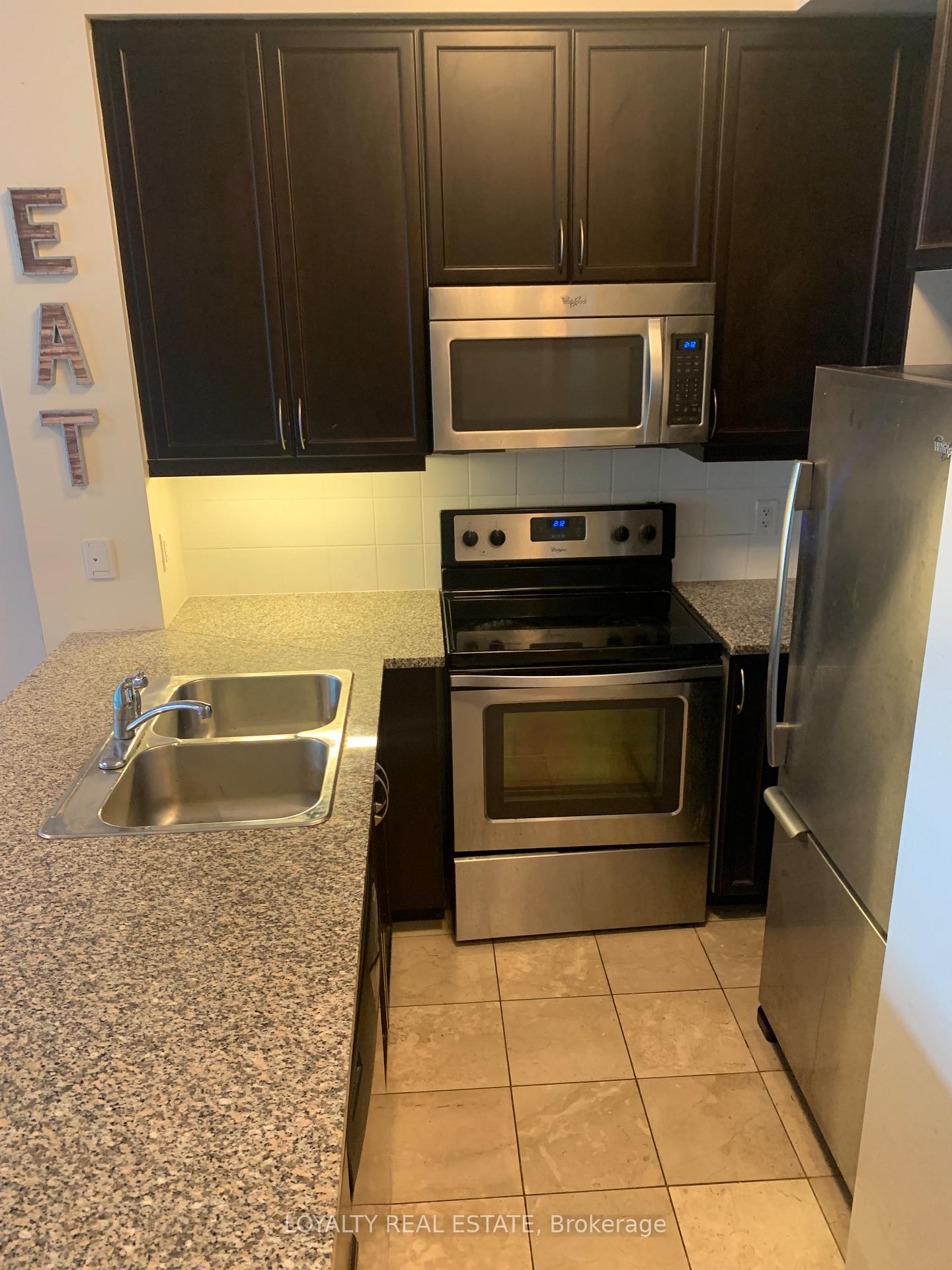 Photo 5 of Unit 309, 19 Grand Trunk Crescent, Toronto, Waterfront Communities — HOMEH