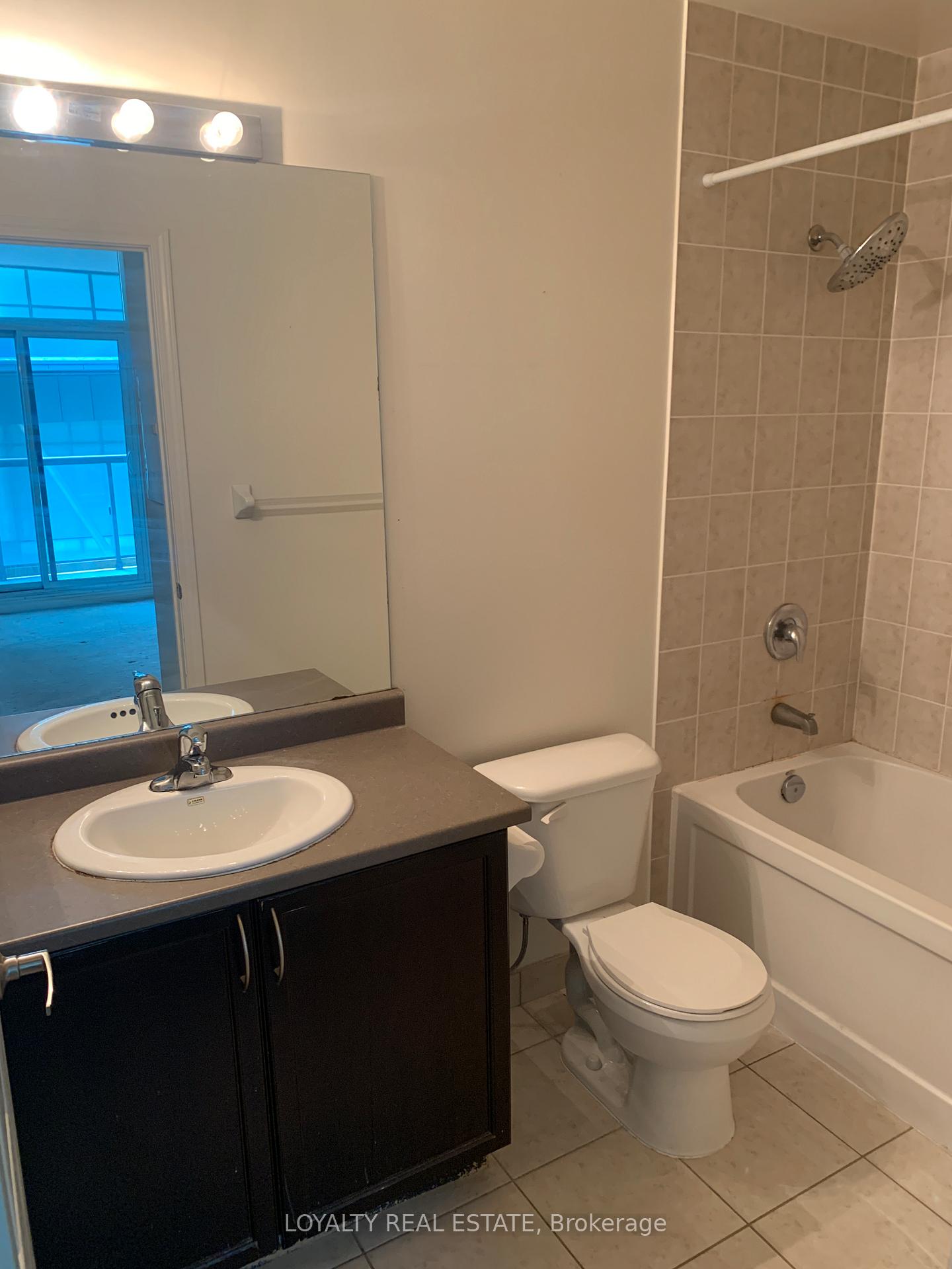 Photo 9 of Unit 309, 19 Grand Trunk Crescent, Toronto, Waterfront Communities — HOMEH