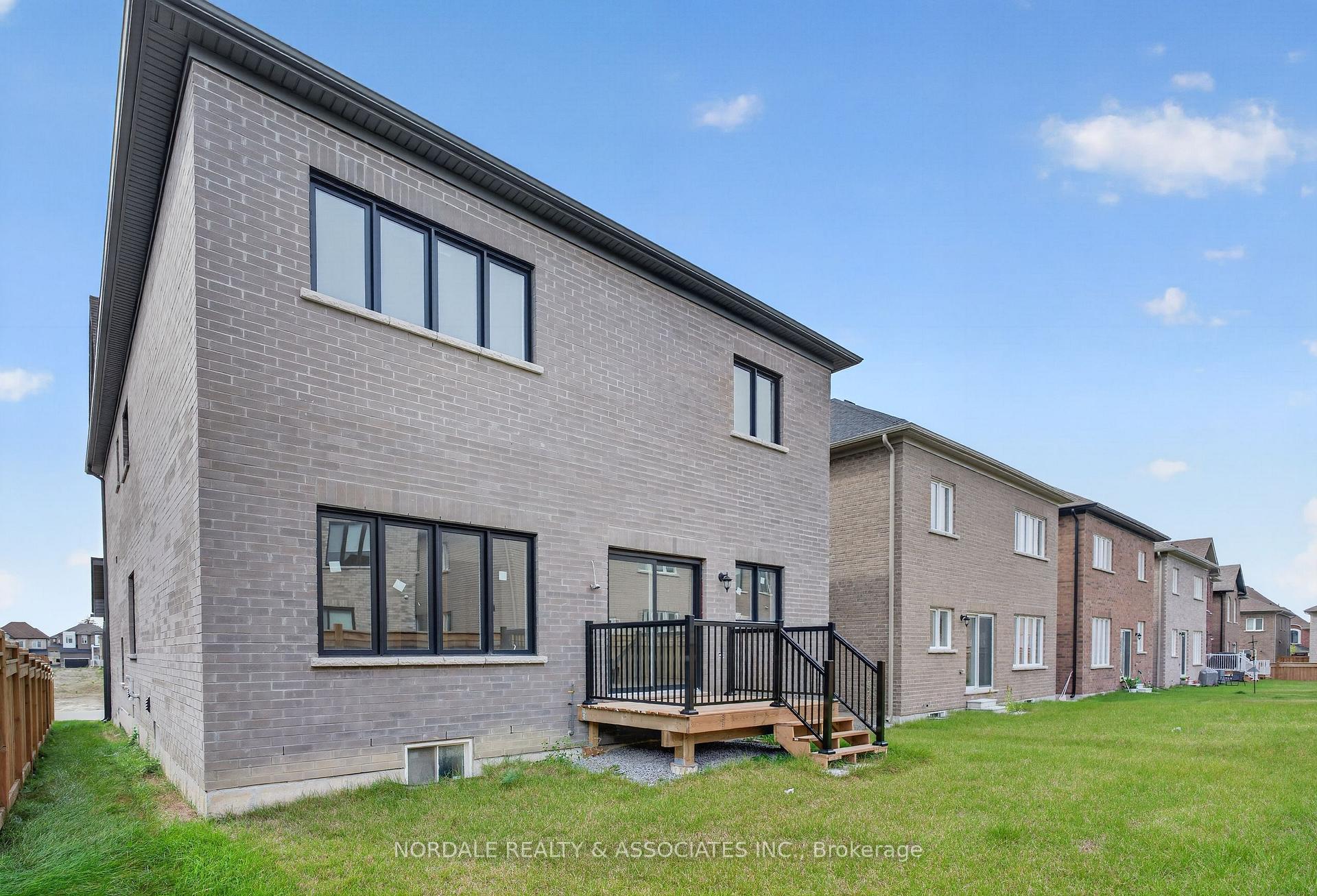 Photo 11 of 25 Aida Place, Richmond Hill, Oak Ridges — HOMEH