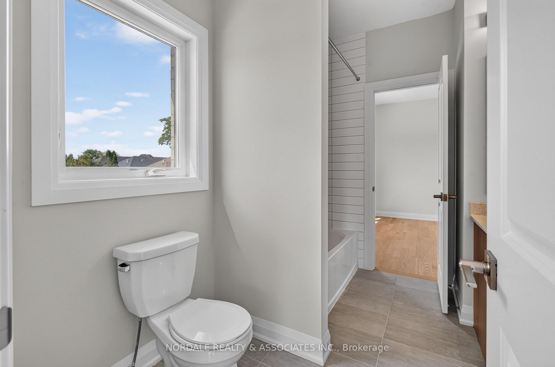 Photo 11 of 237 Seguin Street, Richmond Hill, Oak Ridges — HOMEH