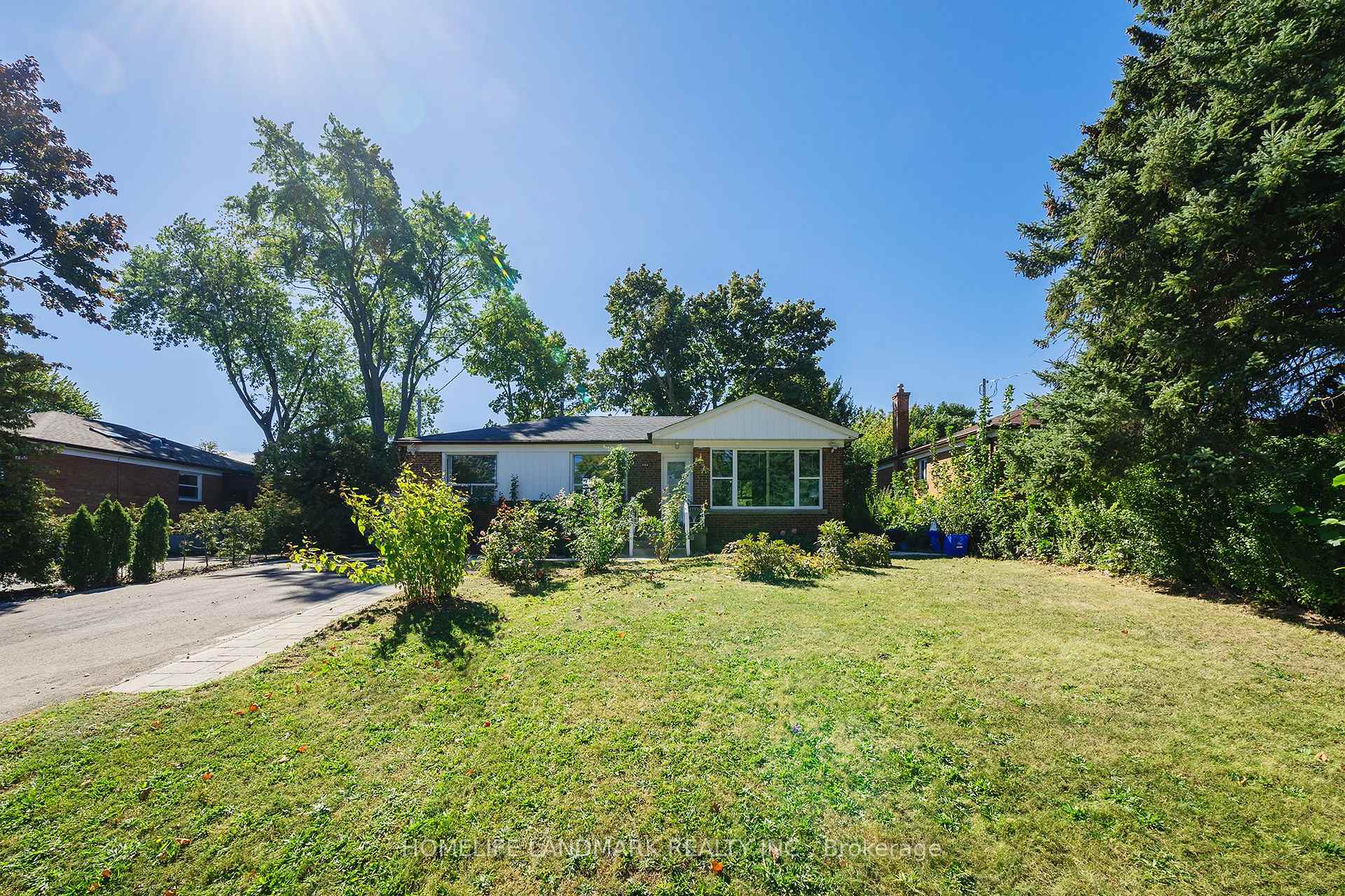 Photo 3 of 236 Southview Road, Oakville, West — HOMEH