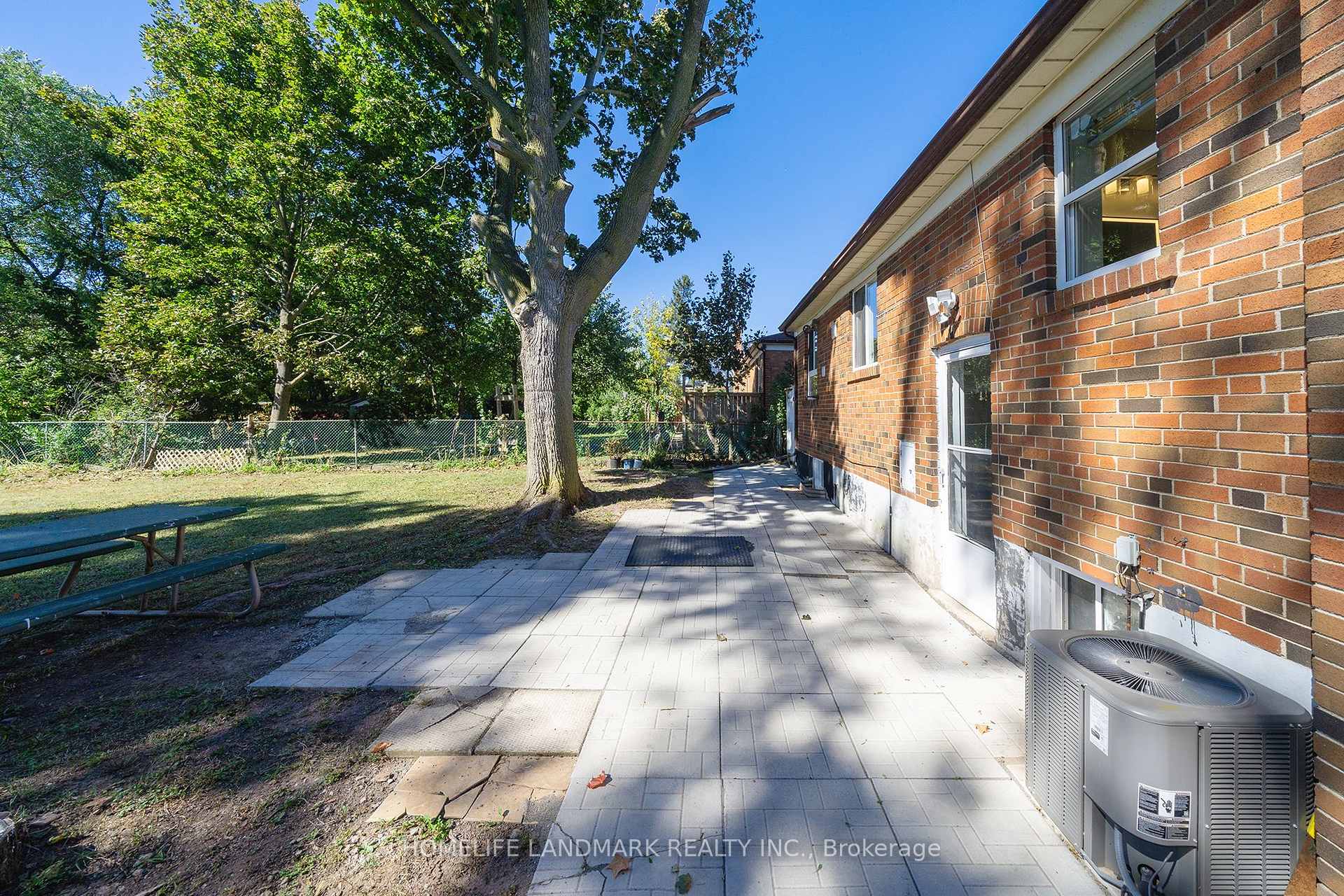 Photo 15 of 236 Southview Road, Oakville, West — HOMEH