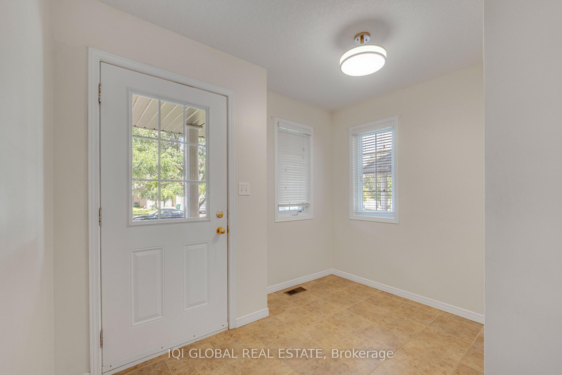 Photo 8 of 565 Wild Iris Avenue, Waterloo, Erbsville/Laurelwood — HOMEH