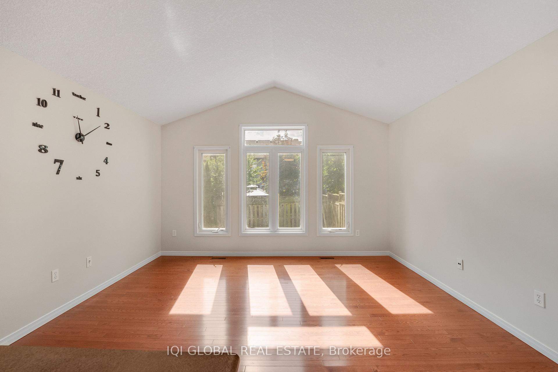 Photo 14 of 565 Wild Iris Avenue, Waterloo, Erbsville/Laurelwood — HOMEH