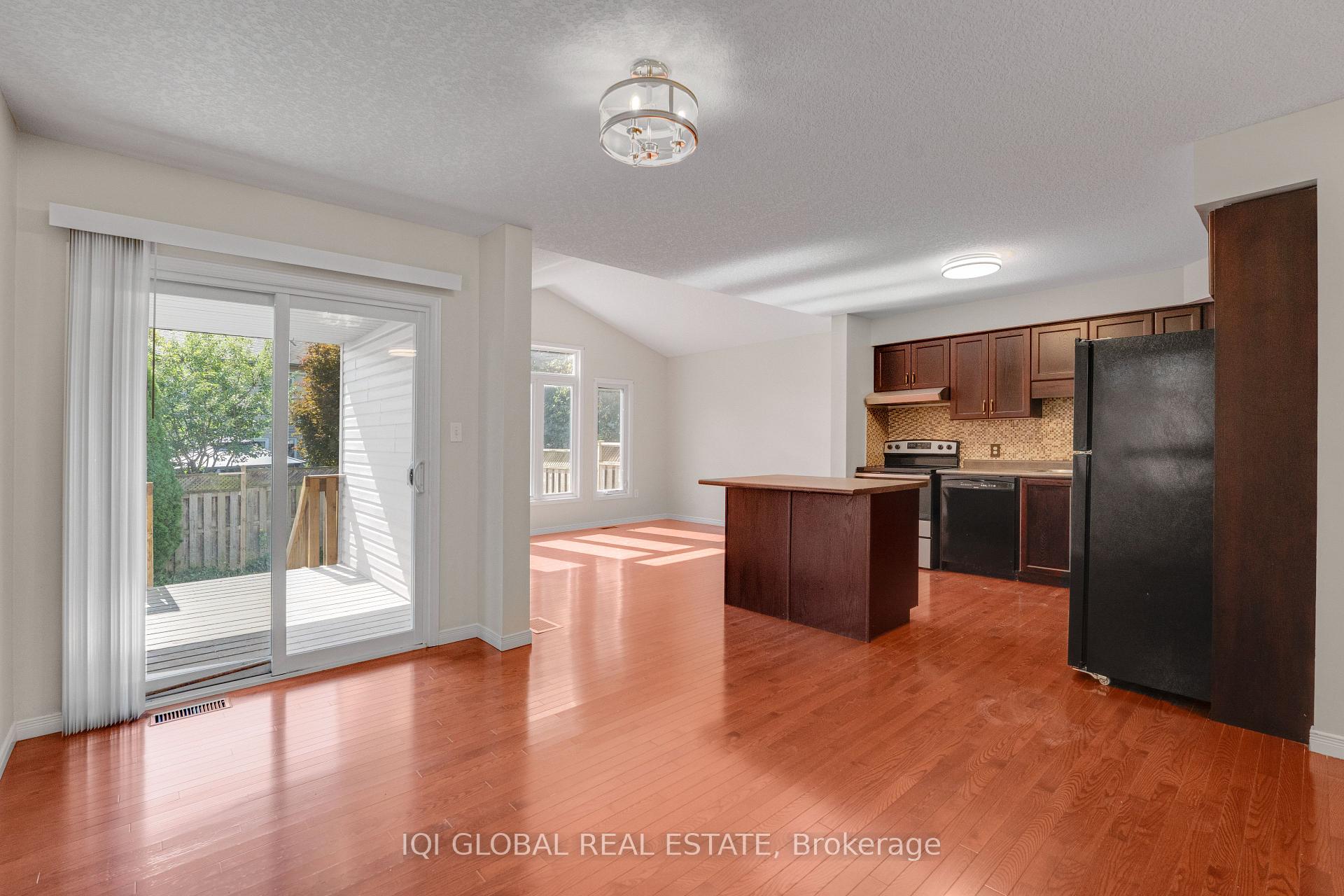 Photo 20 of 565 Wild Iris Avenue, Waterloo, Erbsville/Laurelwood — HOMEH