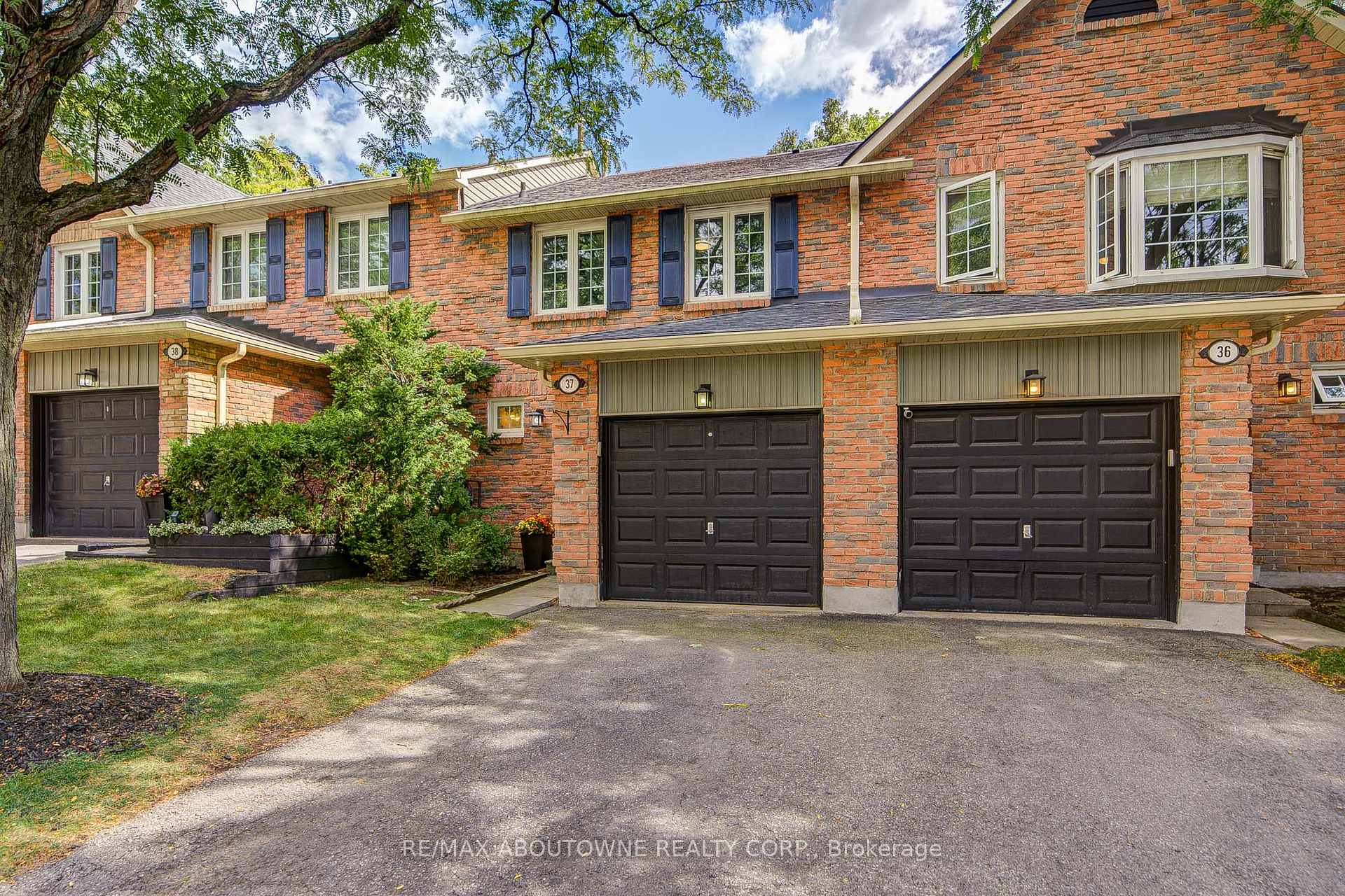 Photo 3 of Unit 37, 2766 Folkway Drive, Mississauga, Erin Mills — HOMEH