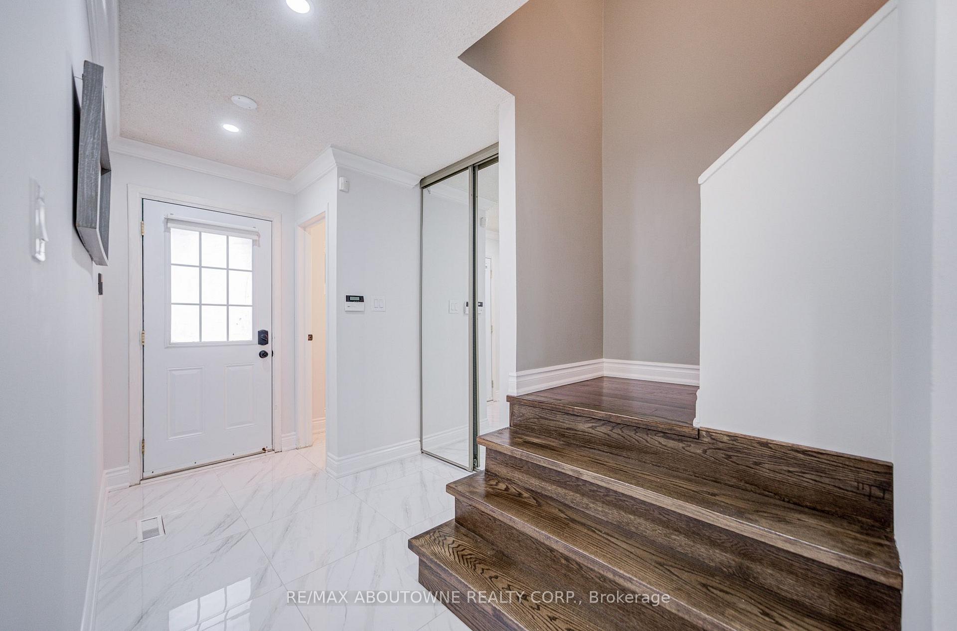 Photo 4 of Unit 37, 2766 Folkway Drive, Mississauga, Erin Mills — HOMEH