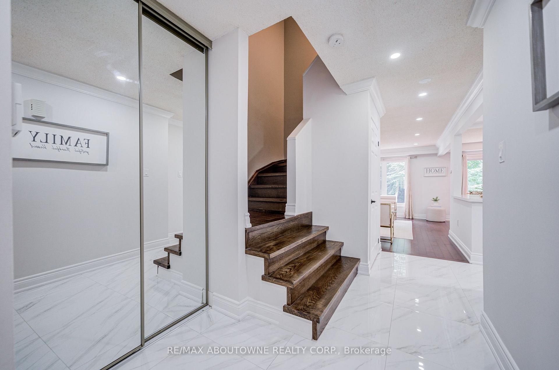 Photo 5 of Unit 37, 2766 Folkway Drive, Mississauga, Erin Mills — HOMEH