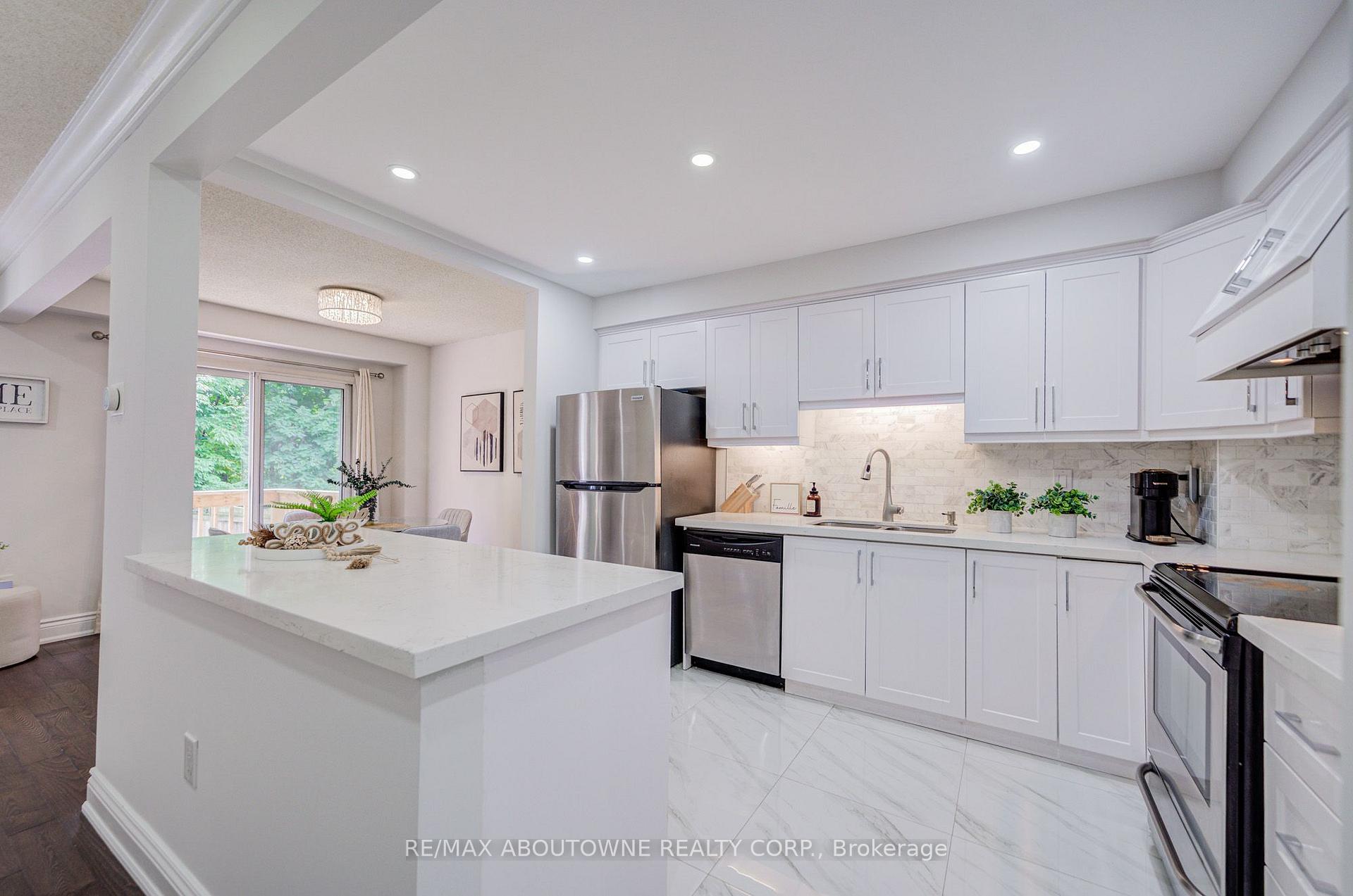 Photo 6 of Unit 37, 2766 Folkway Drive, Mississauga, Erin Mills — HOMEH