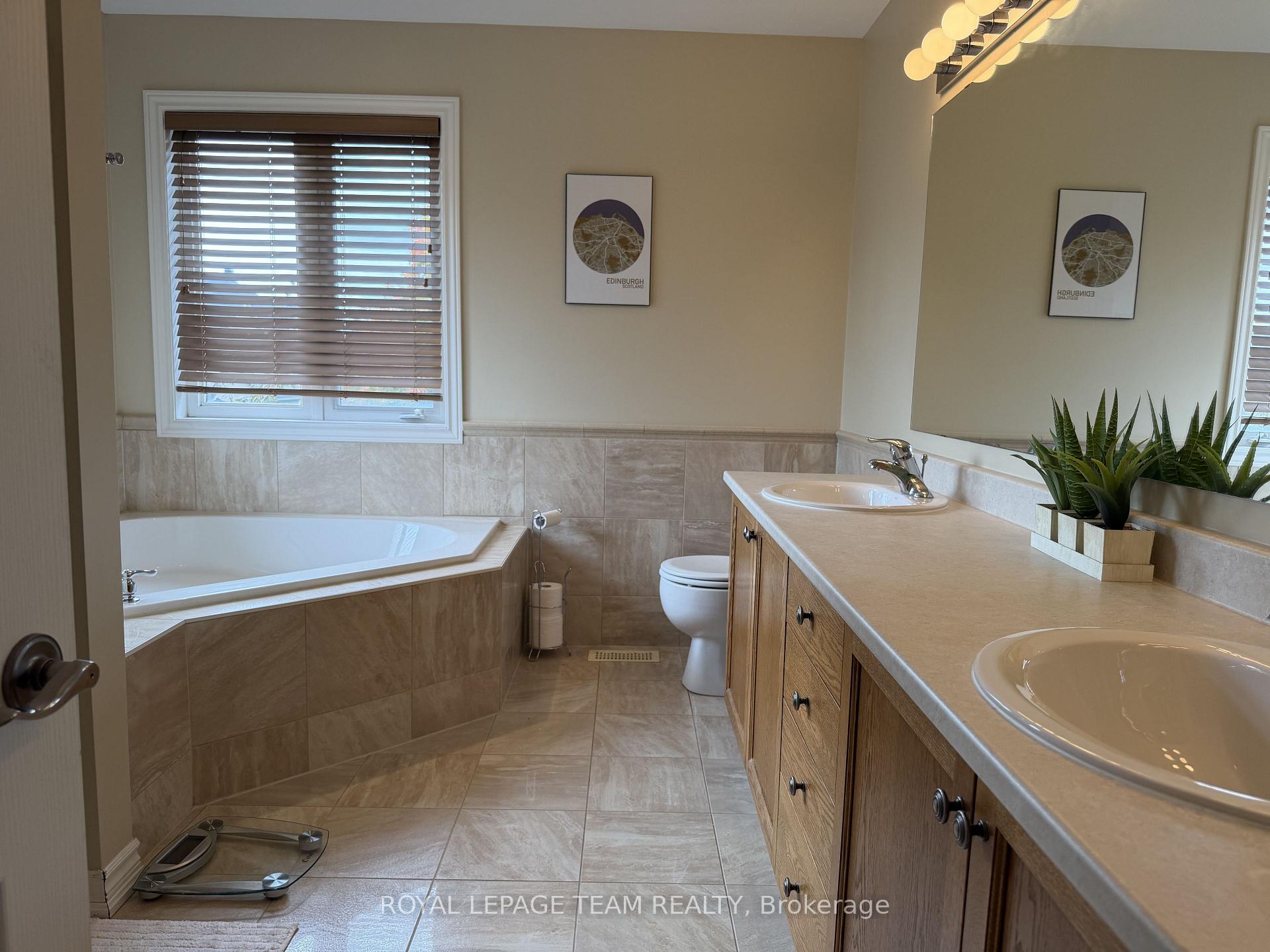 Photo 18 of 251 Tofino Private, Ottawa, Kanata - Bridlewood — HOMEH
