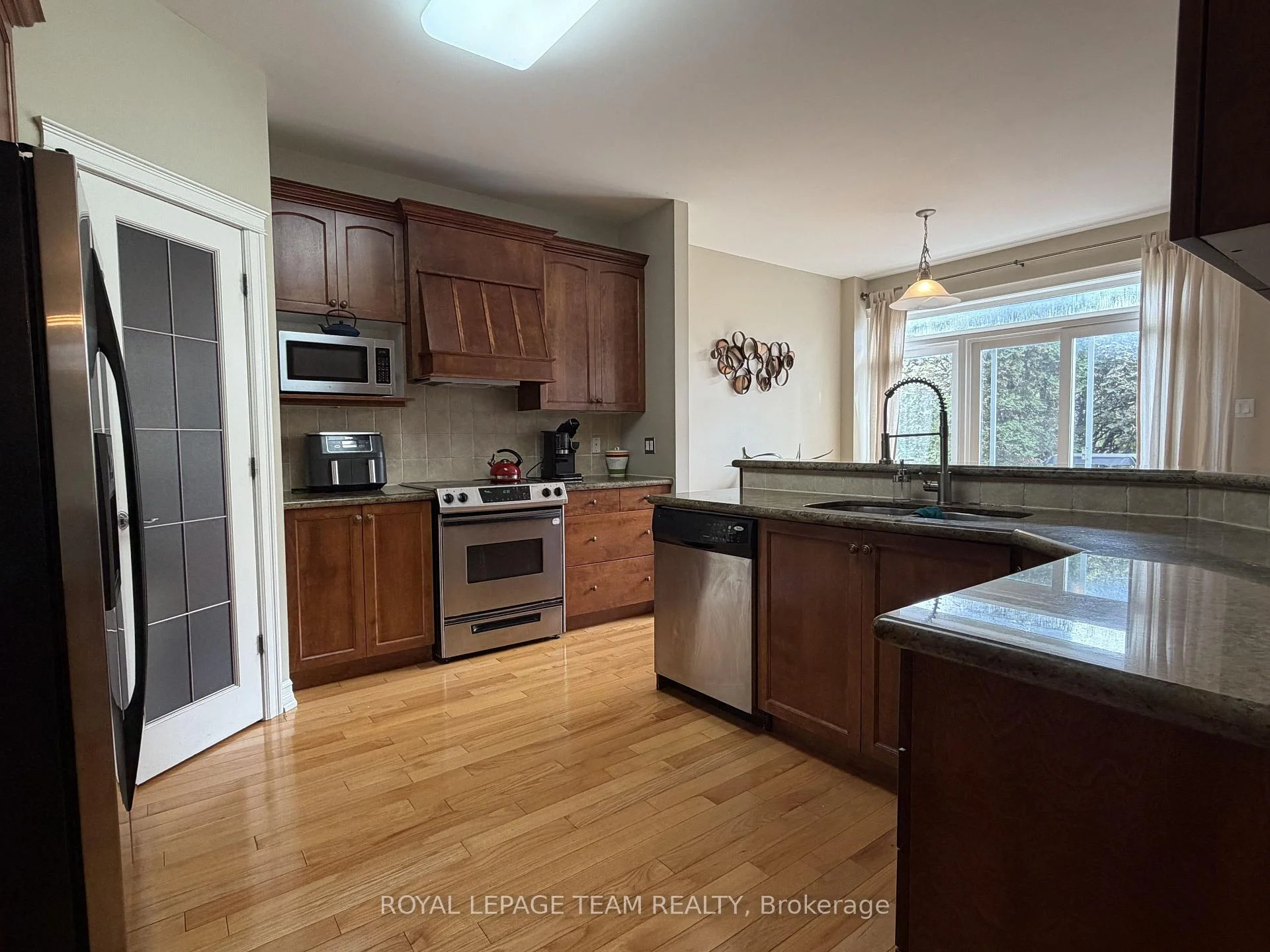 Photo 9 of 251 Tofino Private, Ottawa, Kanata - Bridlewood — HOMEH