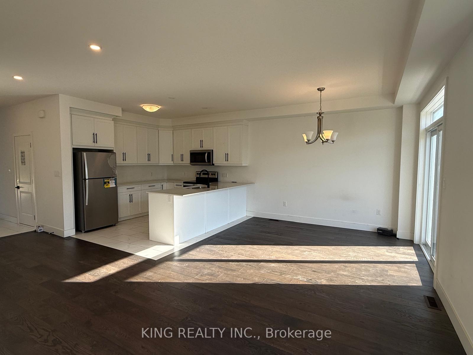 Photo 8 of Unit upper, 27 Christopher Court, London, South J — HOMEH