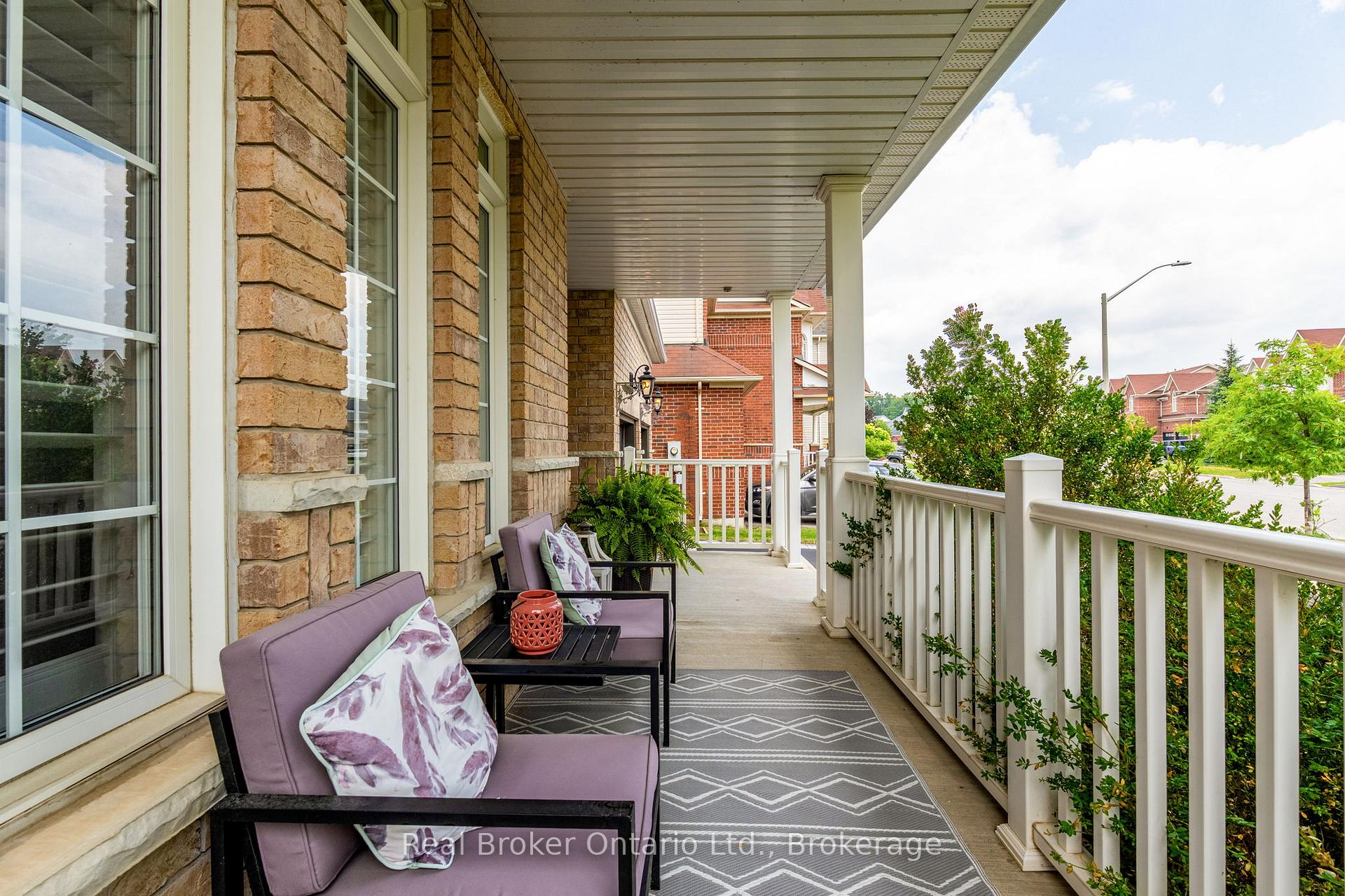 Photo 3 of 50 The Queensway, Barrie, Innis-Shore — HOMEH