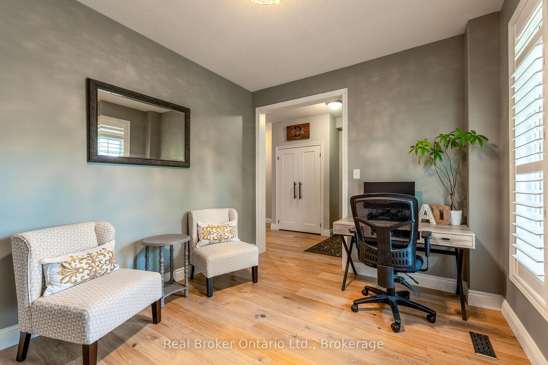 Photo 5 of 50 The Queensway, Barrie, Innis-Shore — HOMEH