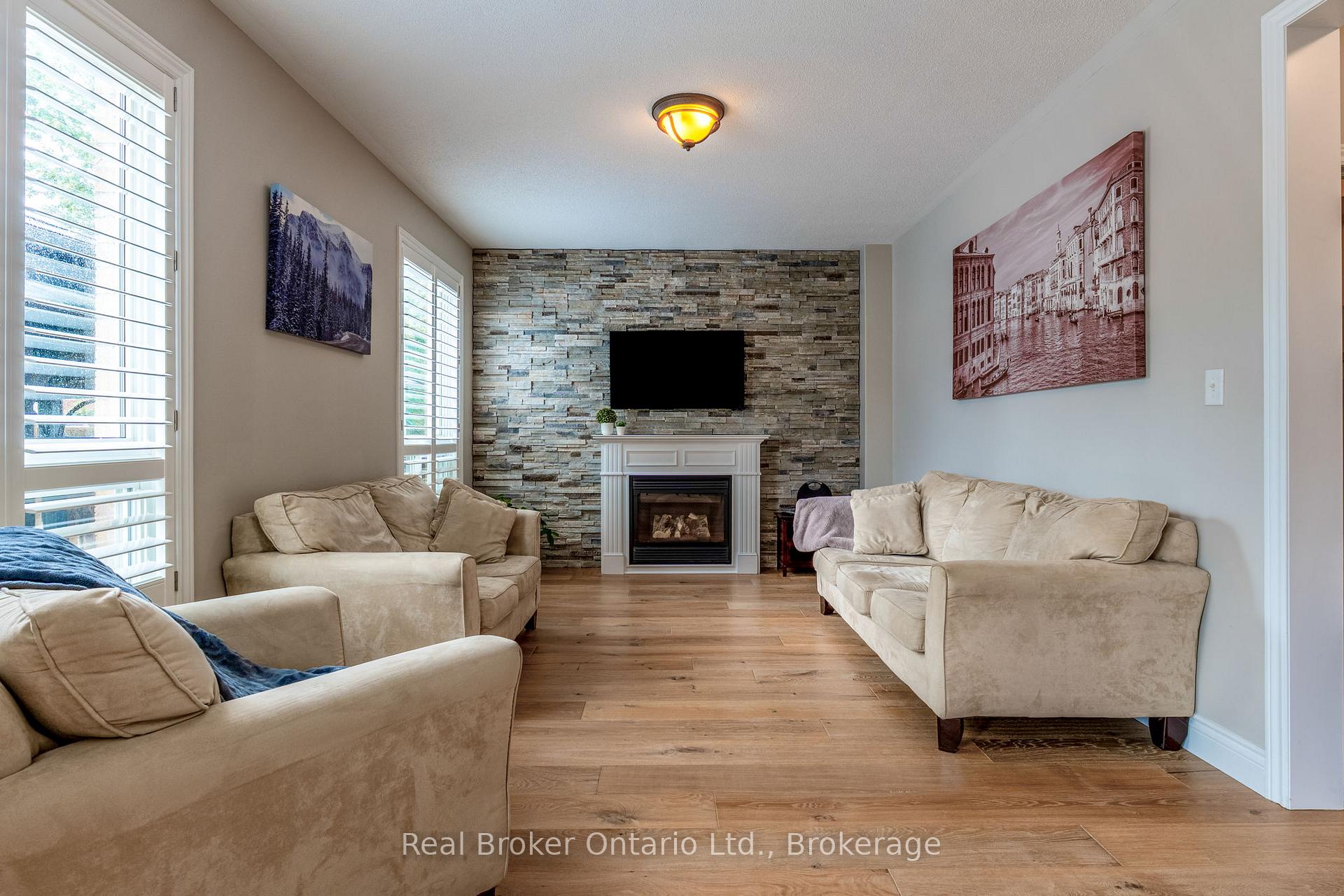Photo 10 of 50 The Queensway, Barrie, Innis-Shore — HOMEH