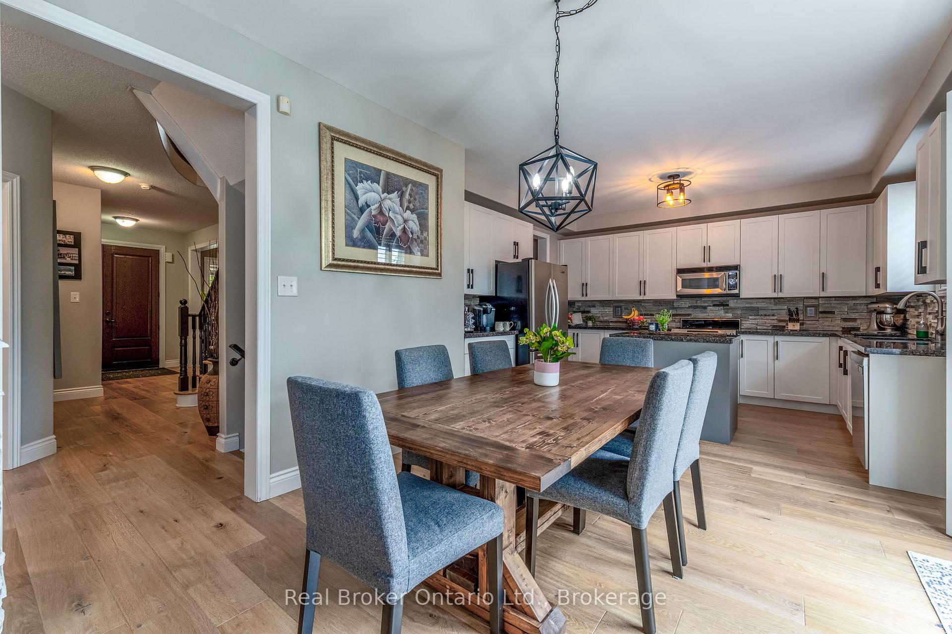 Photo 12 of 50 The Queensway, Barrie, Innis-Shore — HOMEH