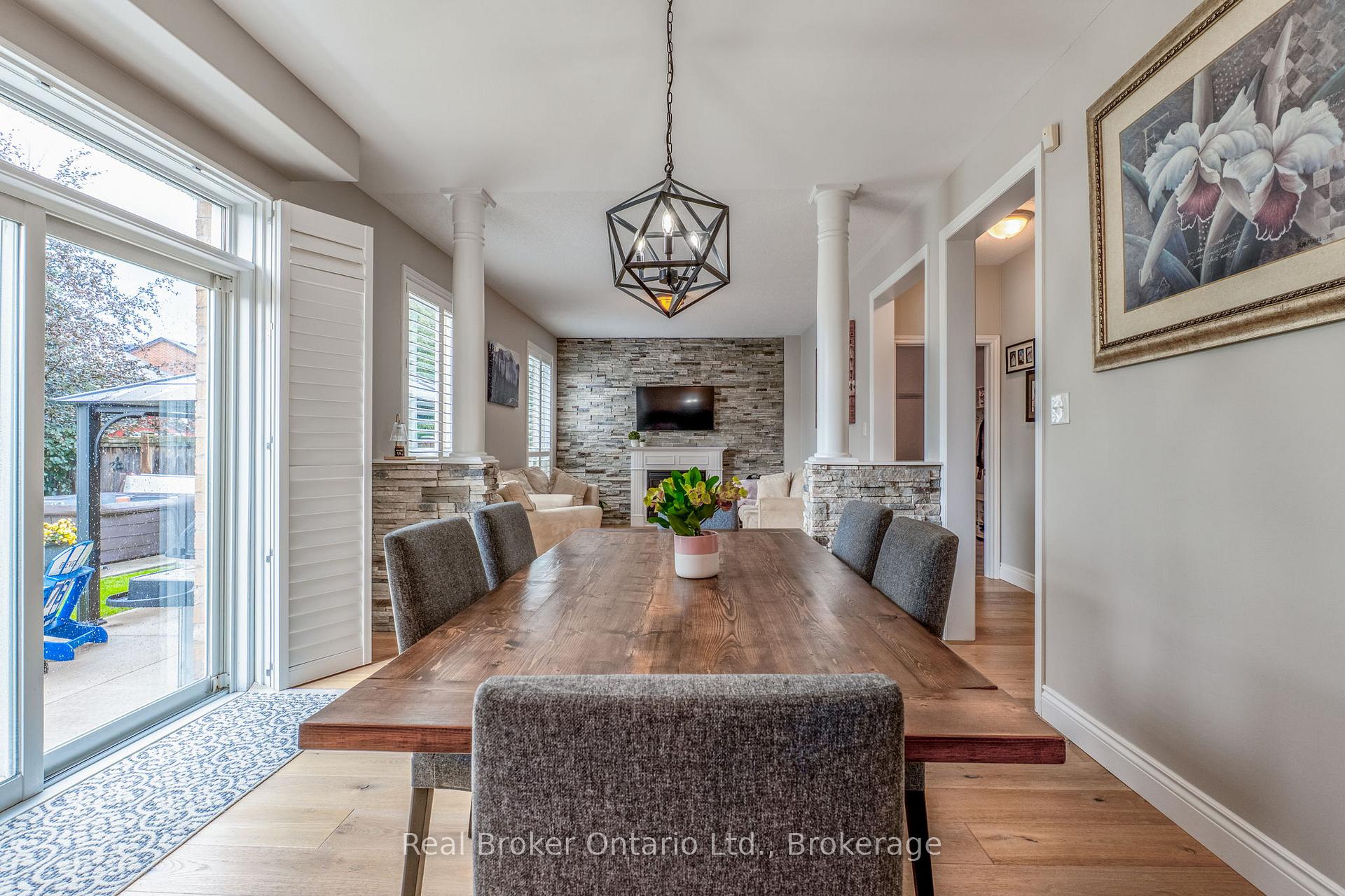 Photo 13 of 50 The Queensway, Barrie, Innis-Shore — HOMEH