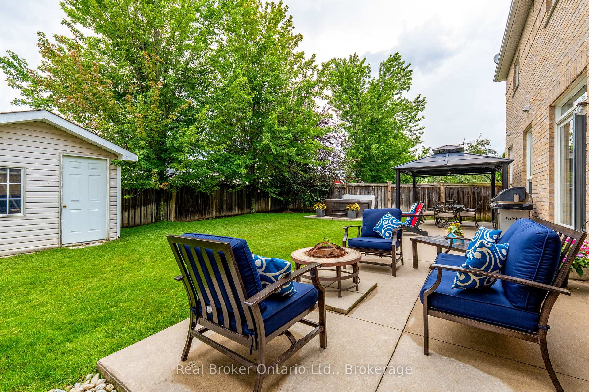 Photo 29 of 50 The Queensway, Barrie, Innis-Shore — HOMEH