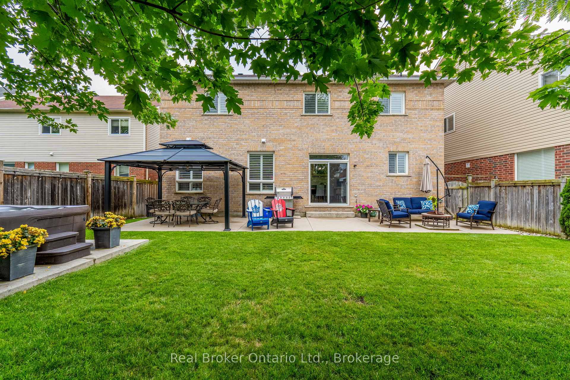 Photo 31 of 50 The Queensway, Barrie, Innis-Shore — HOMEH