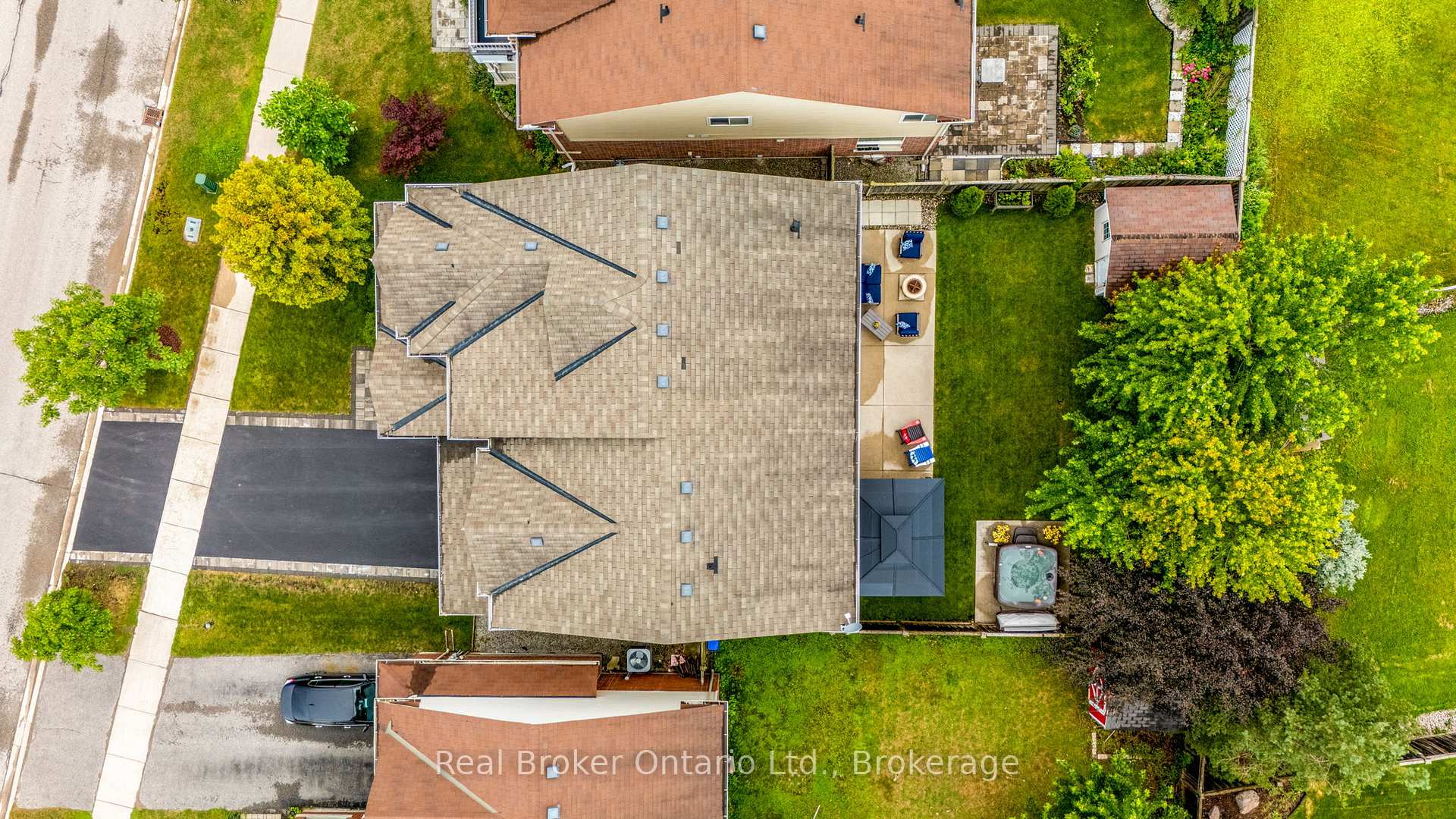 Photo 36 of 50 The Queensway, Barrie, Innis-Shore — HOMEH