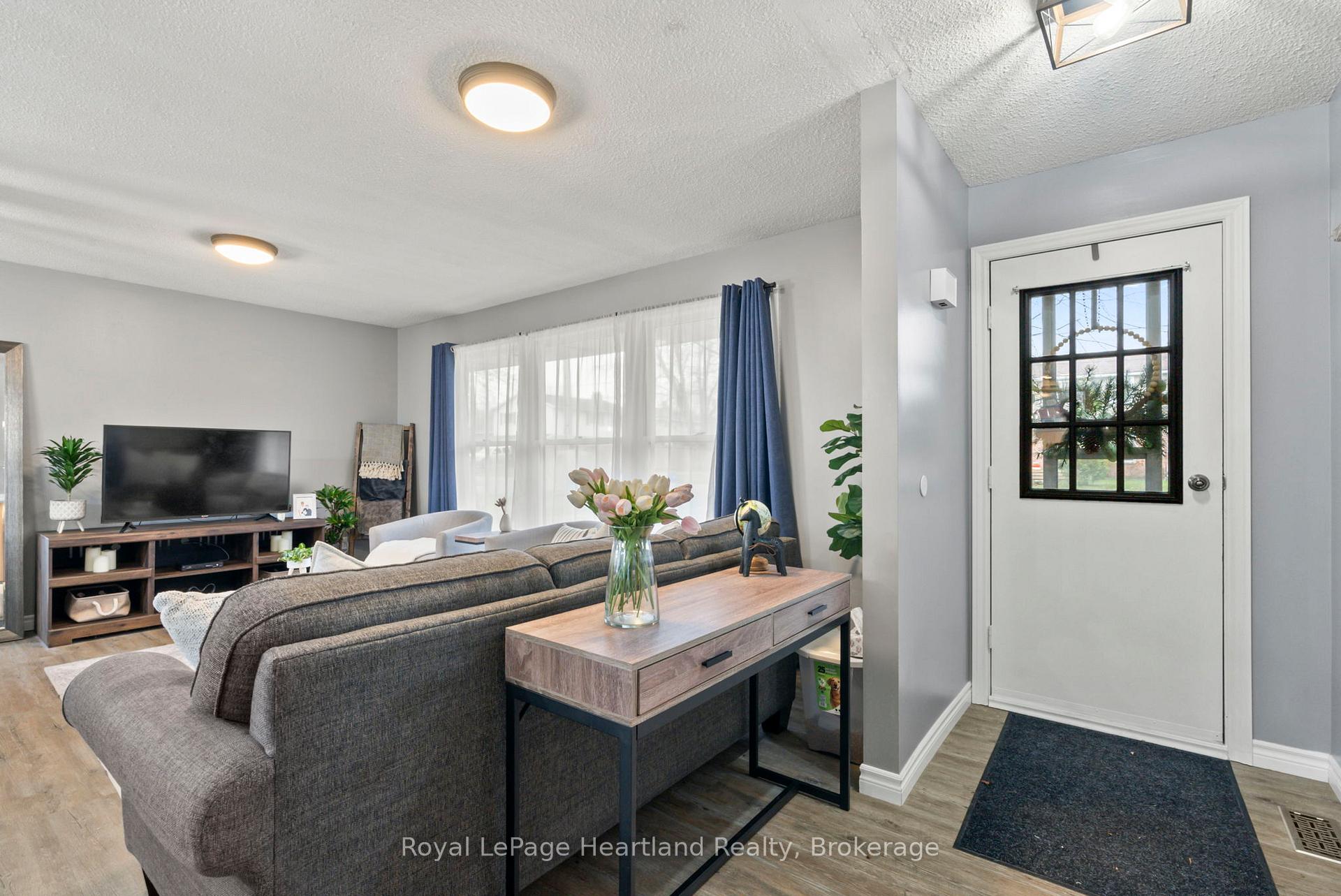 Photo 9 of 156 John Street N, Minto — HOMEH