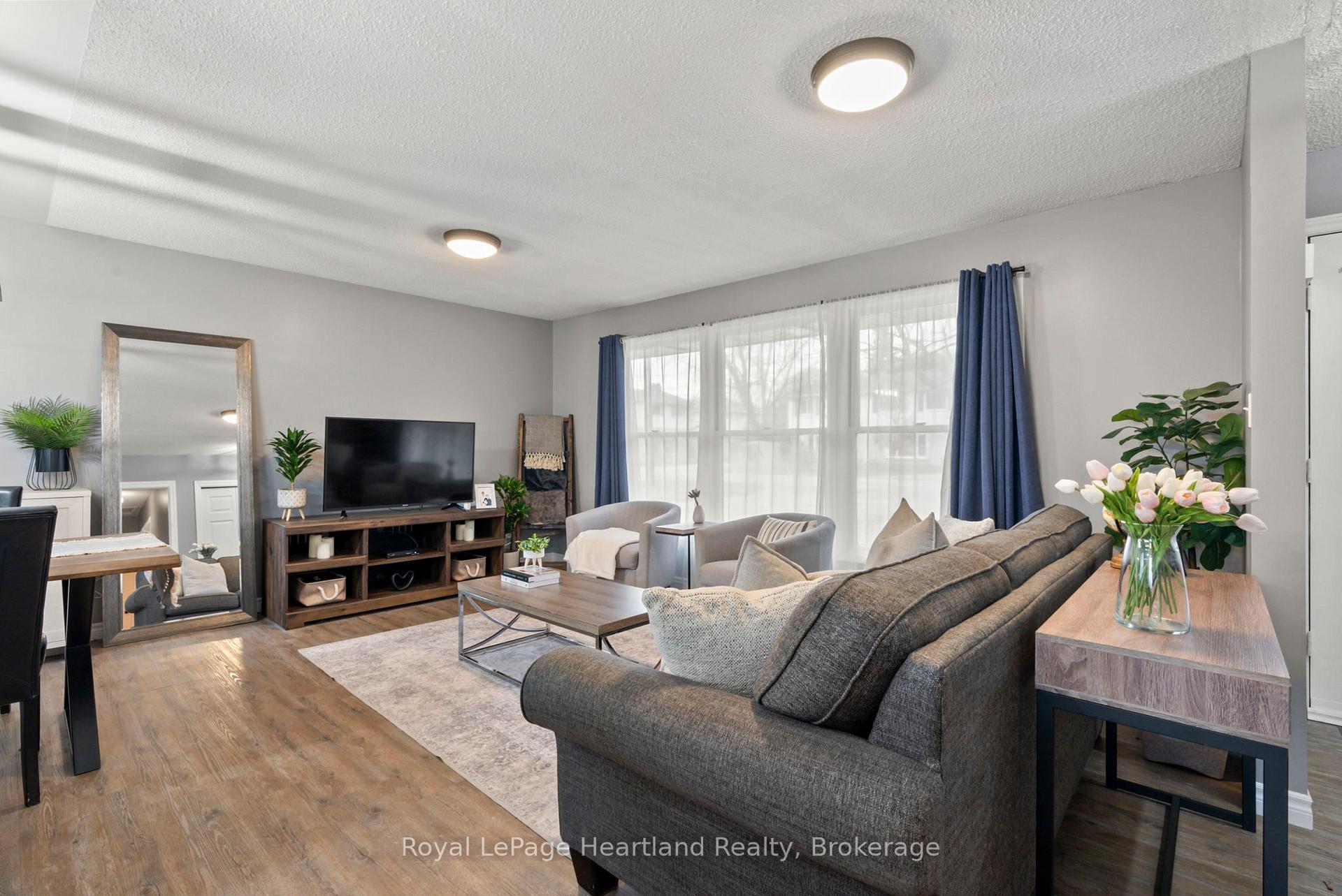 Photo 10 of 156 John Street N, Minto — HOMEH