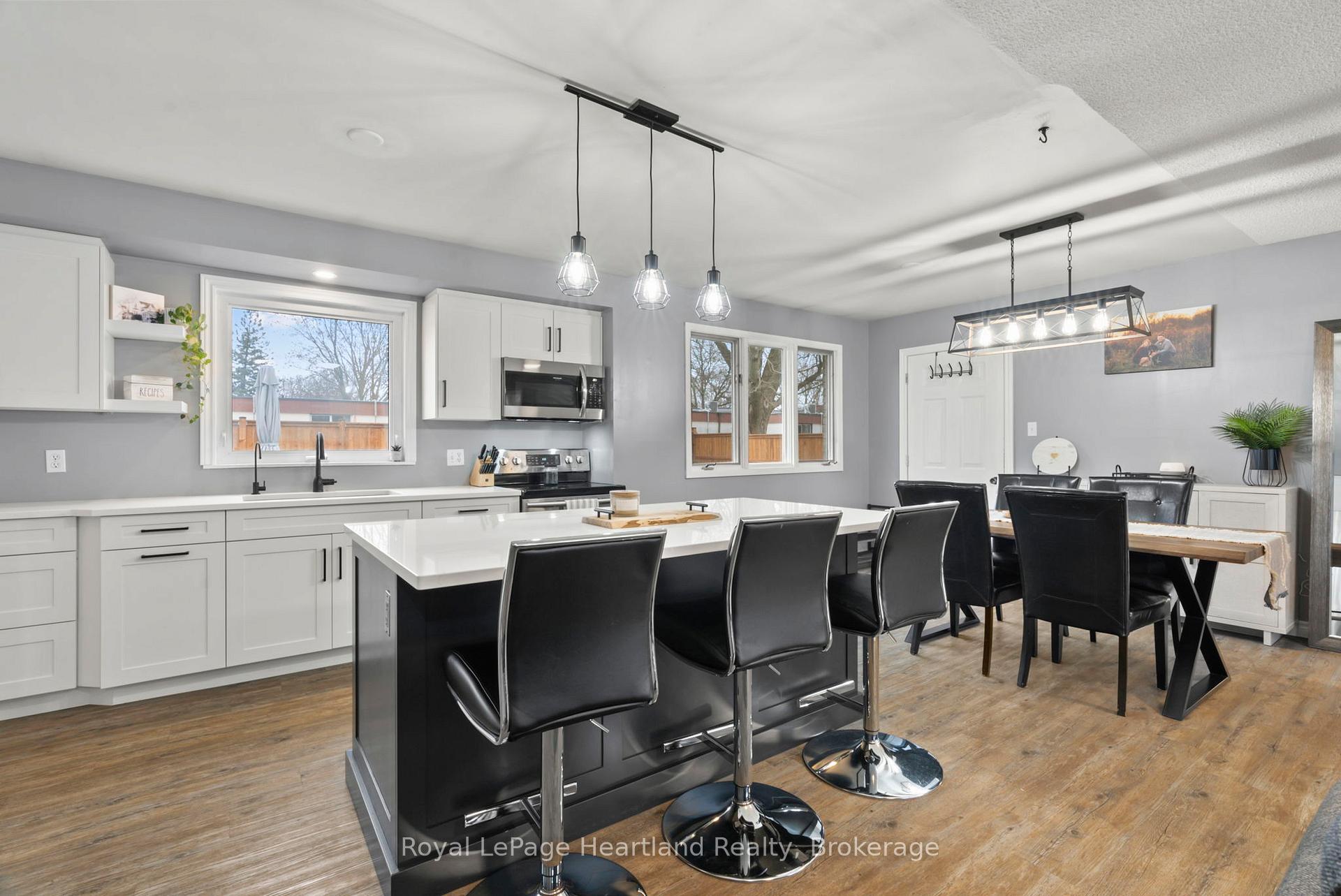 Photo 11 of 156 John Street N, Minto — HOMEH