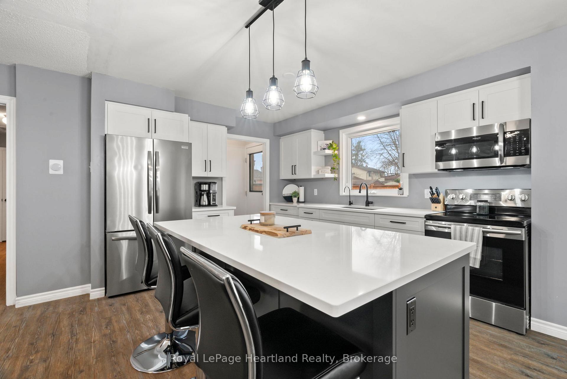 Photo 16 of 156 John Street N, Minto — HOMEH