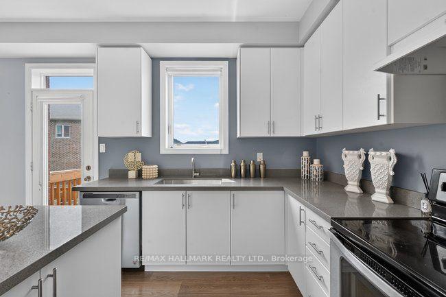 Photo 13 of 3034 Eighth Line, Oakville, Joshua Meadows — HOMEH