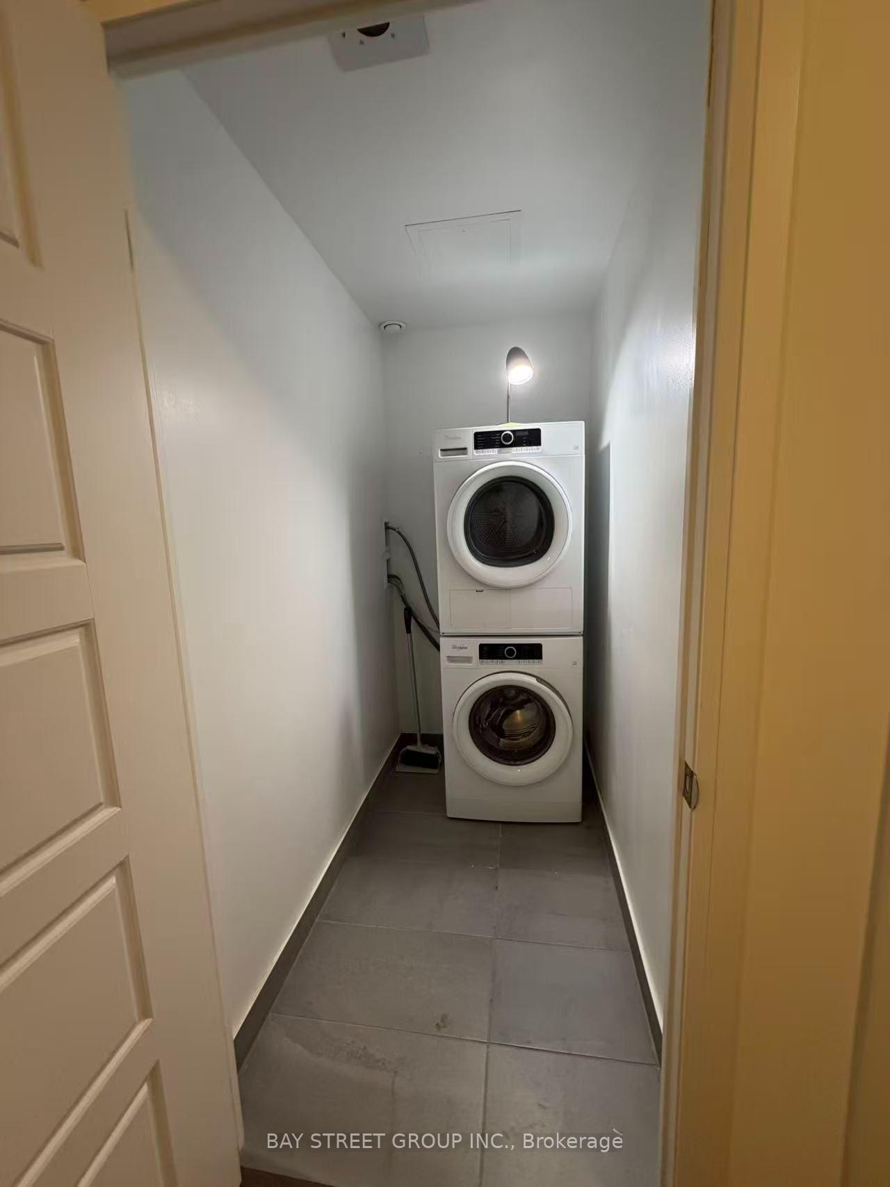 Photo 7 of 15 Water Walk Drive, Markham, Unionville — HOMEH