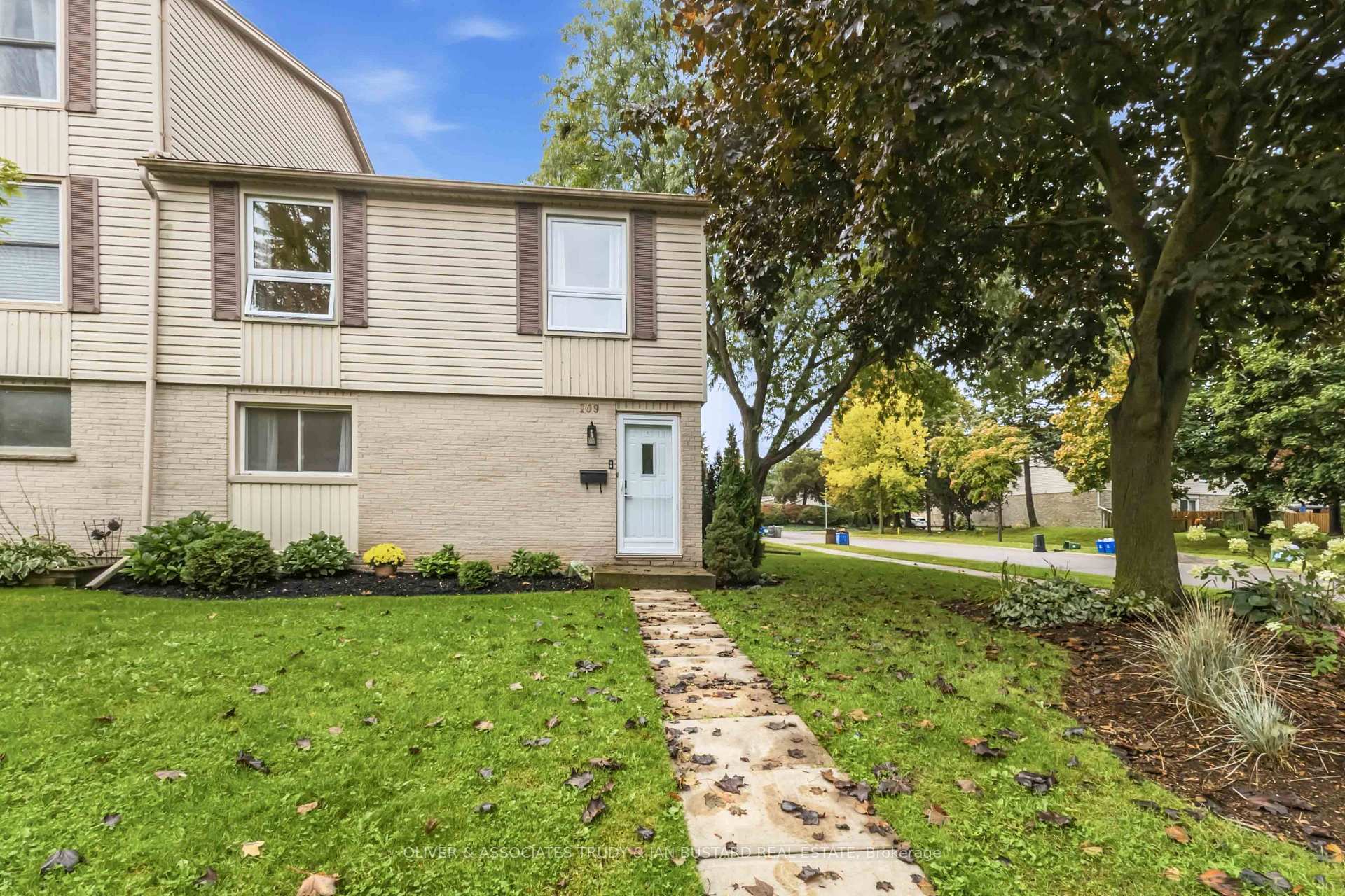 Photo of 109 McMaster Drive E