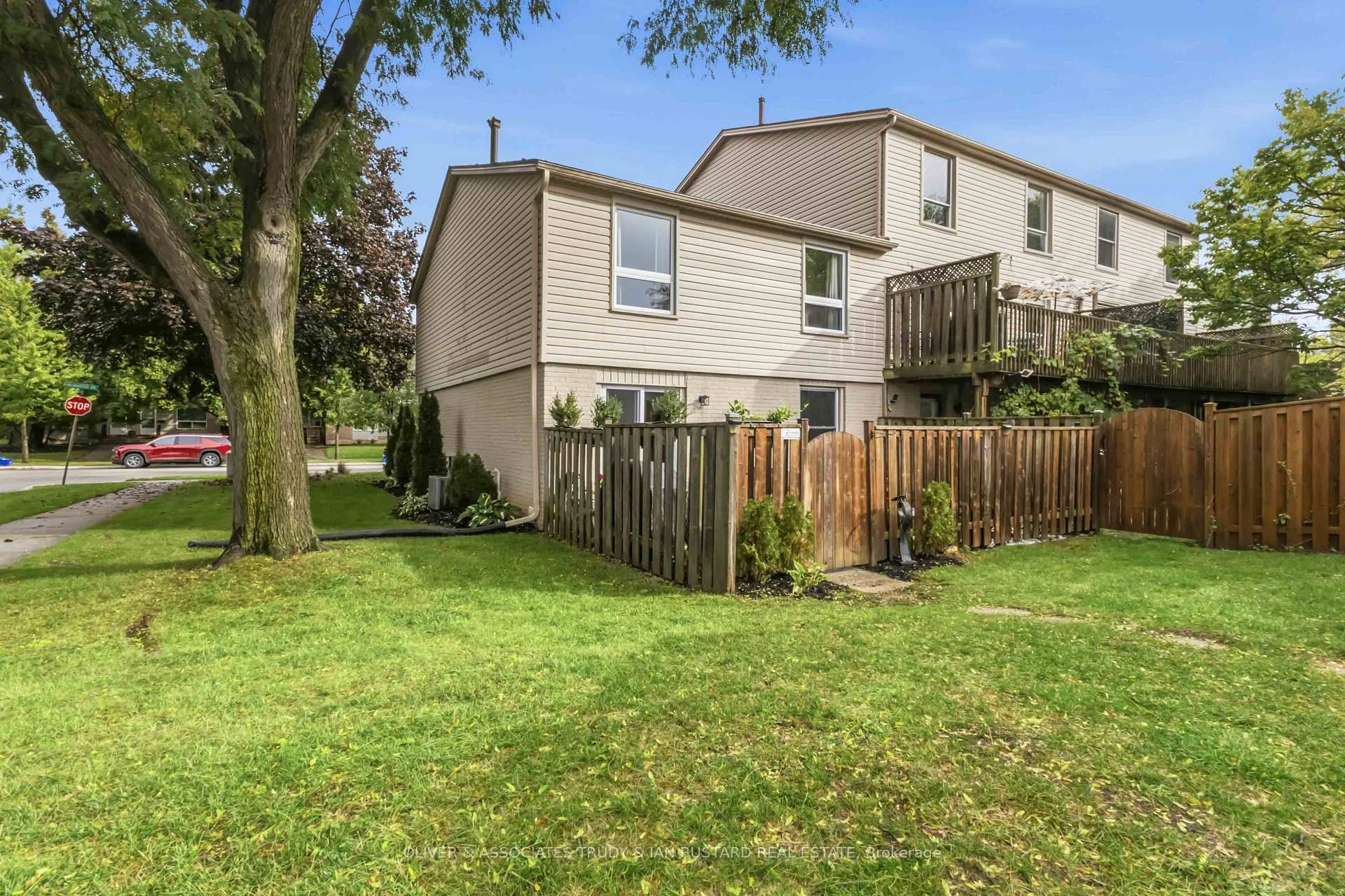 Photo 2 of 109 McMaster Drive E, London, South M — HOMEH