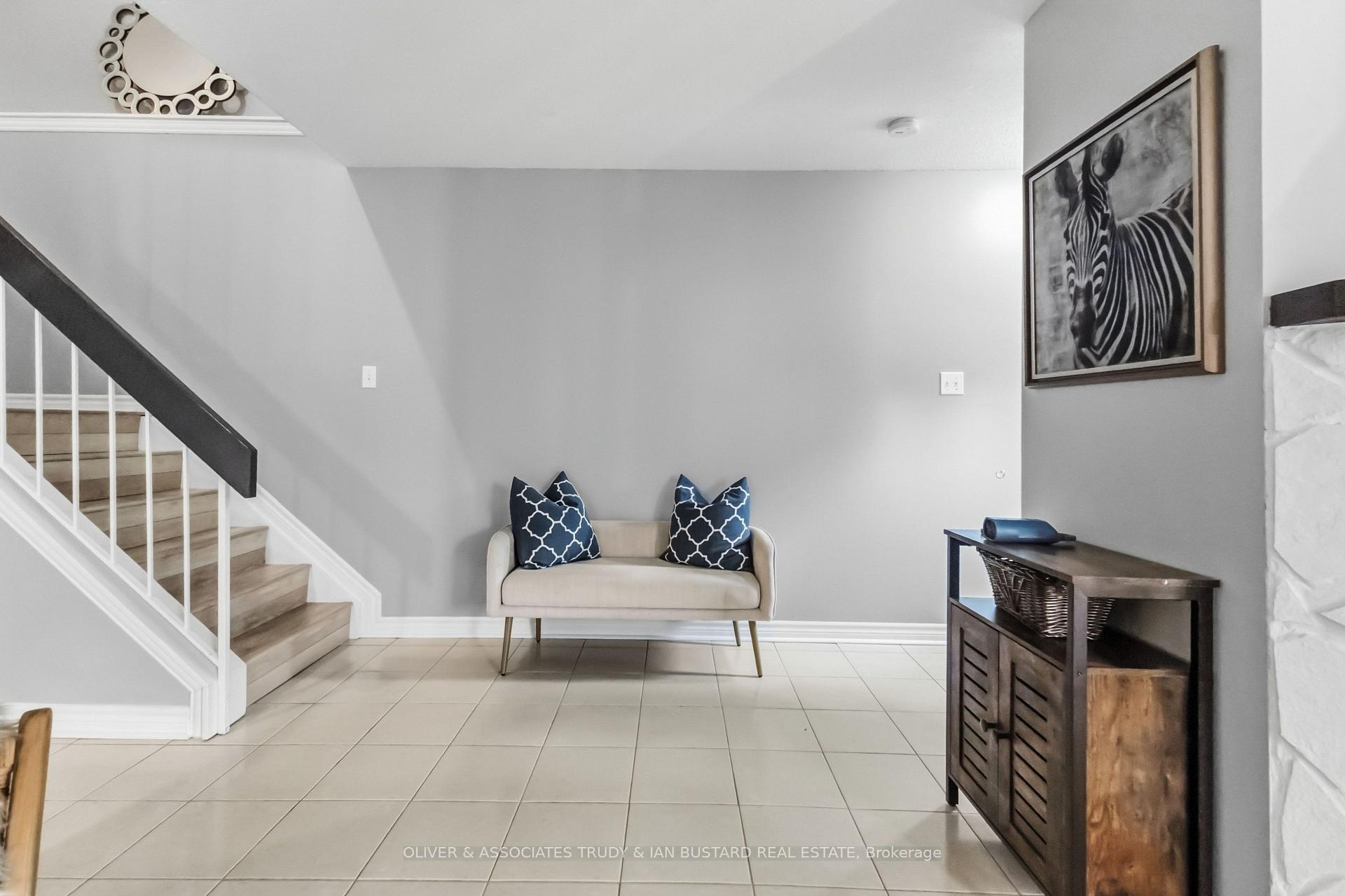 Photo 6 of 109 McMaster Drive E, London, South M — HOMEH