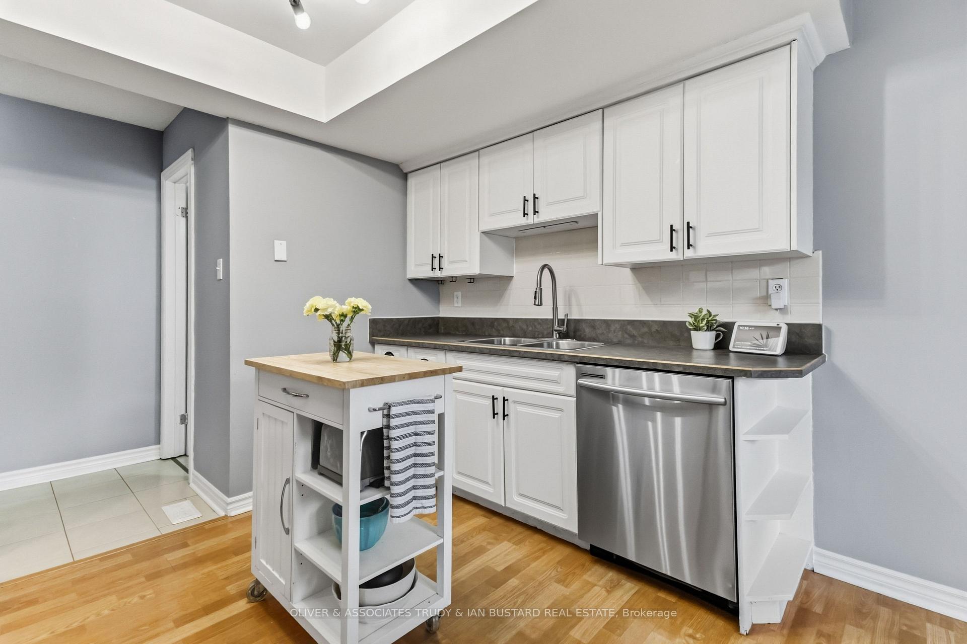 Photo 10 of 109 McMaster Drive E, London, South M — HOMEH