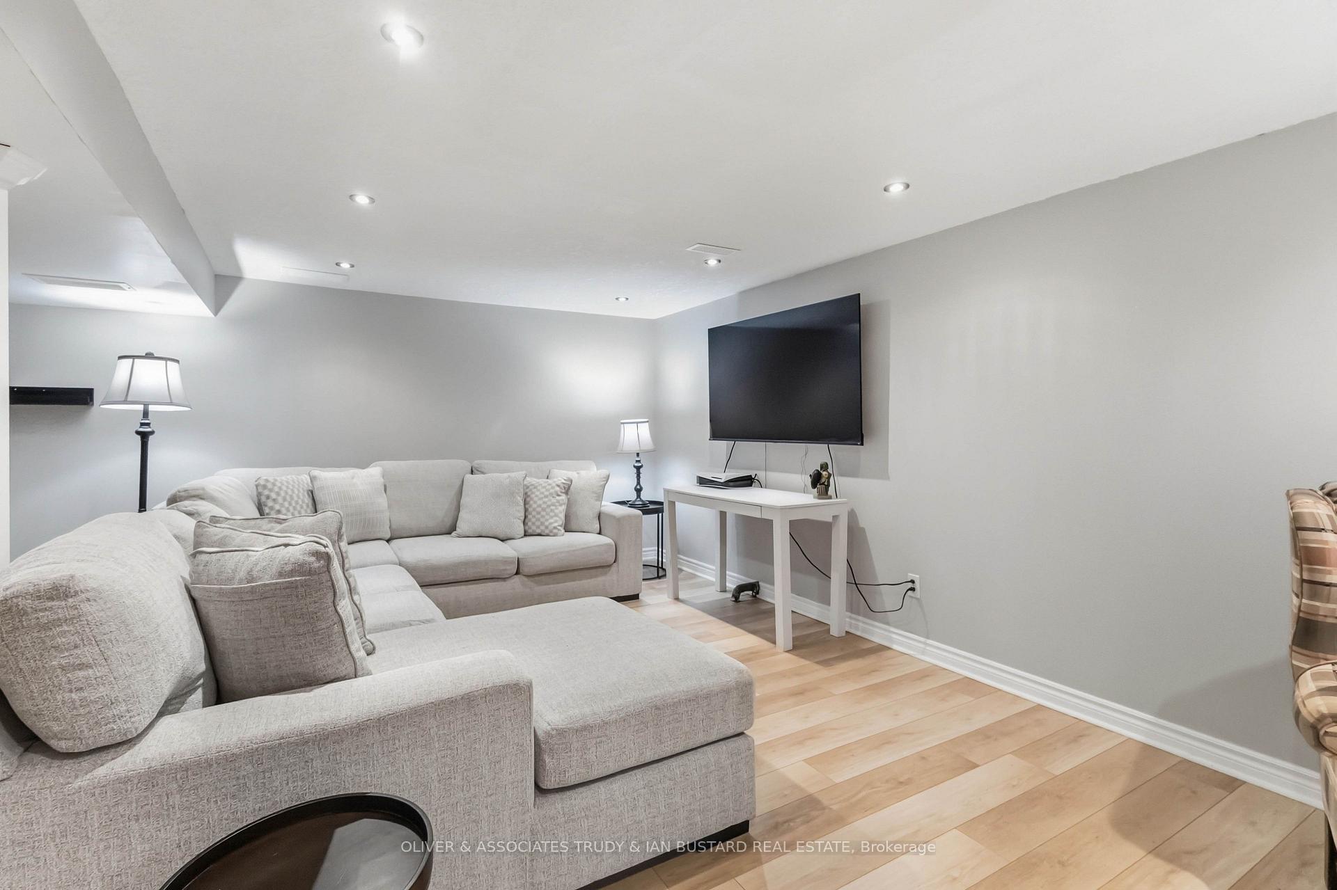 Photo 20 of 109 McMaster Drive E, London, South M — HOMEH