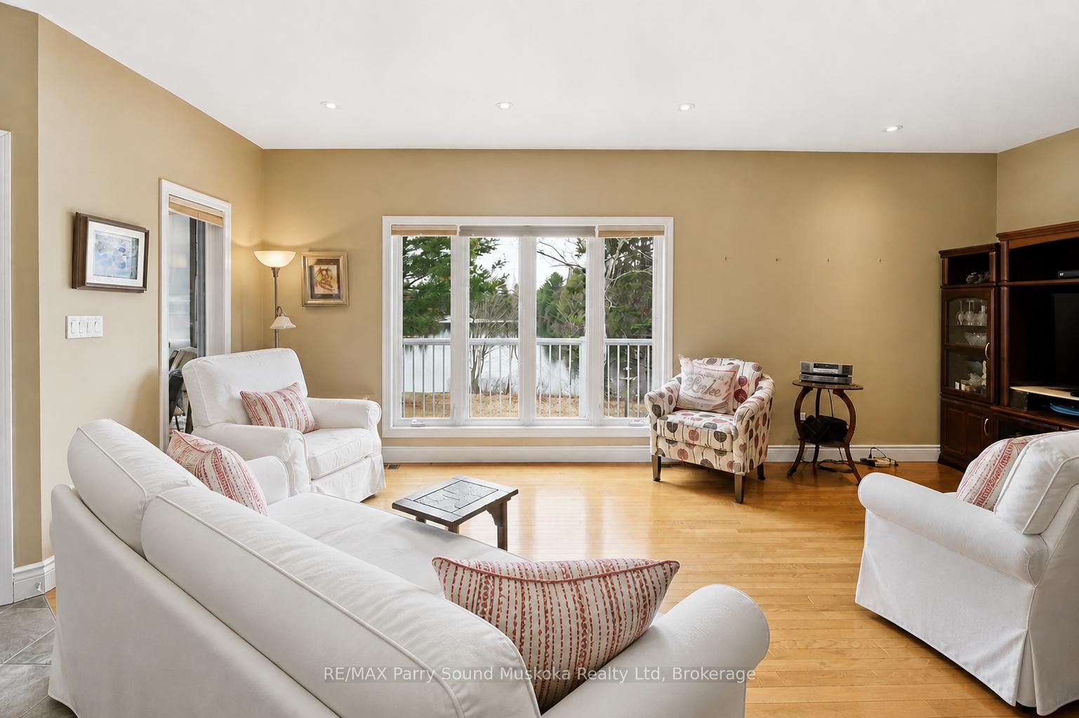 Photo 10 of 132 Lawson Drive, Kearney — HOMEH