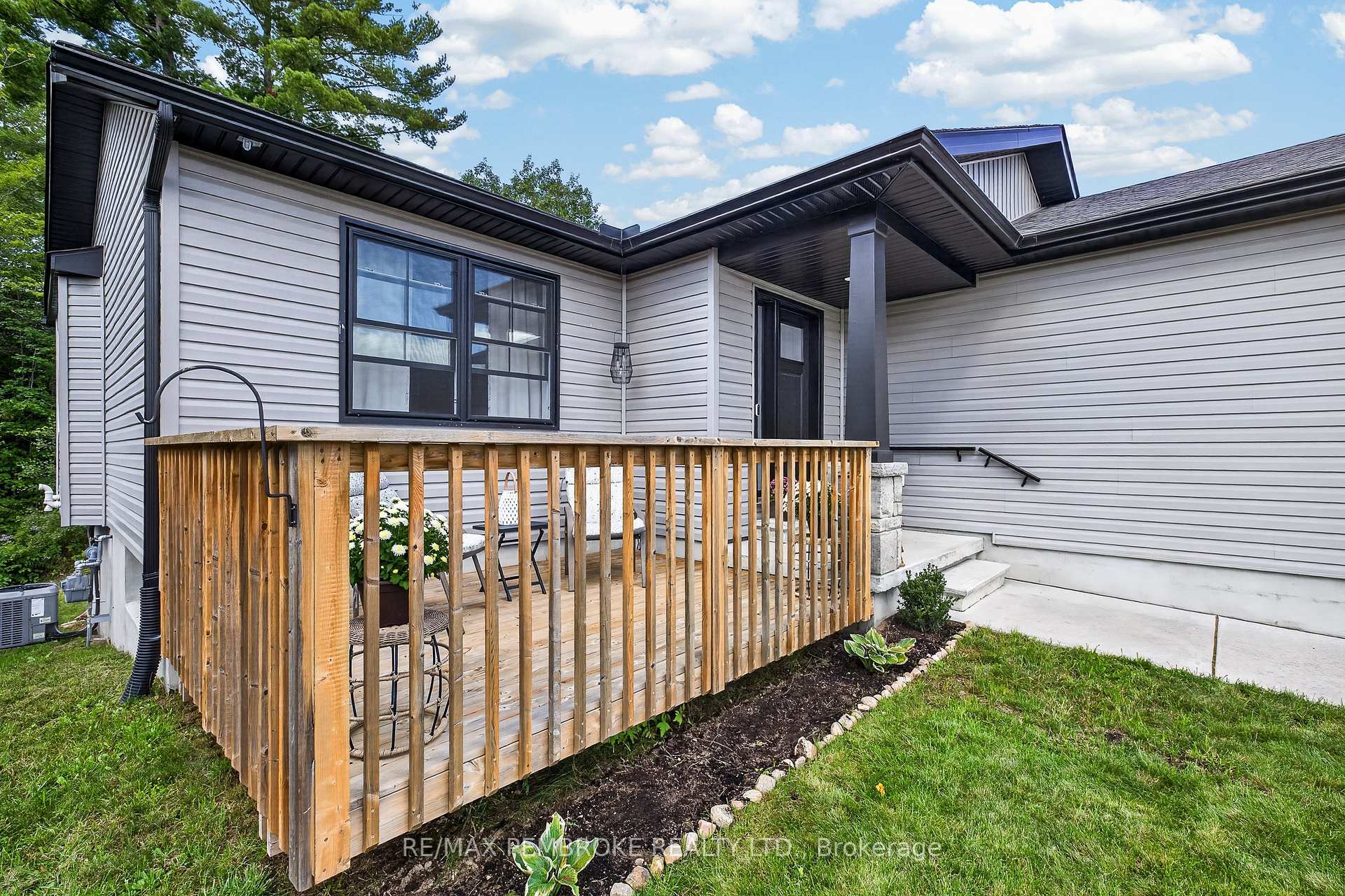 Photo 2 of 46 Terrance Drive, Petawawa, Petawawa — HOMEH