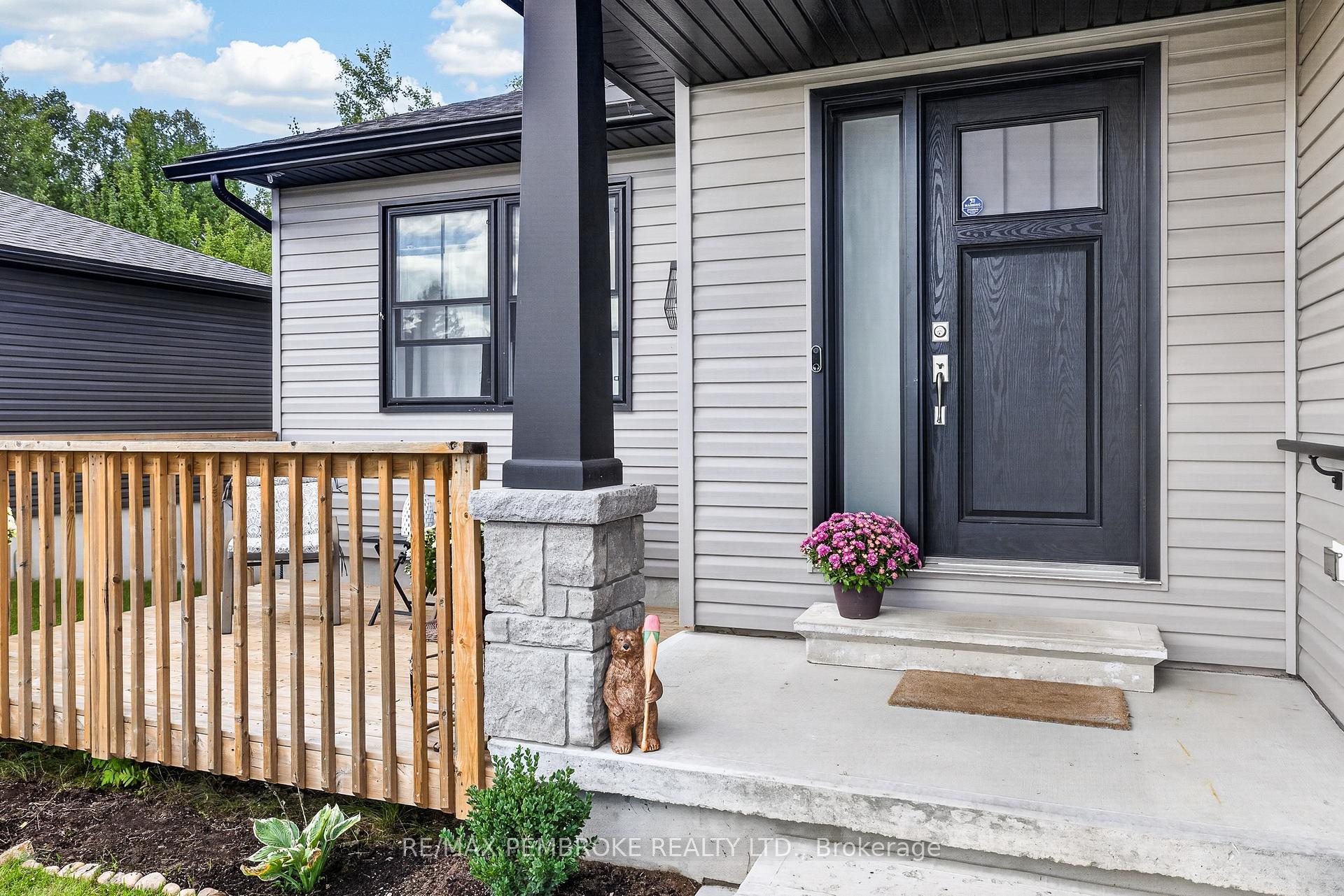 Photo 3 of 46 Terrance Drive, Petawawa, Petawawa — HOMEH